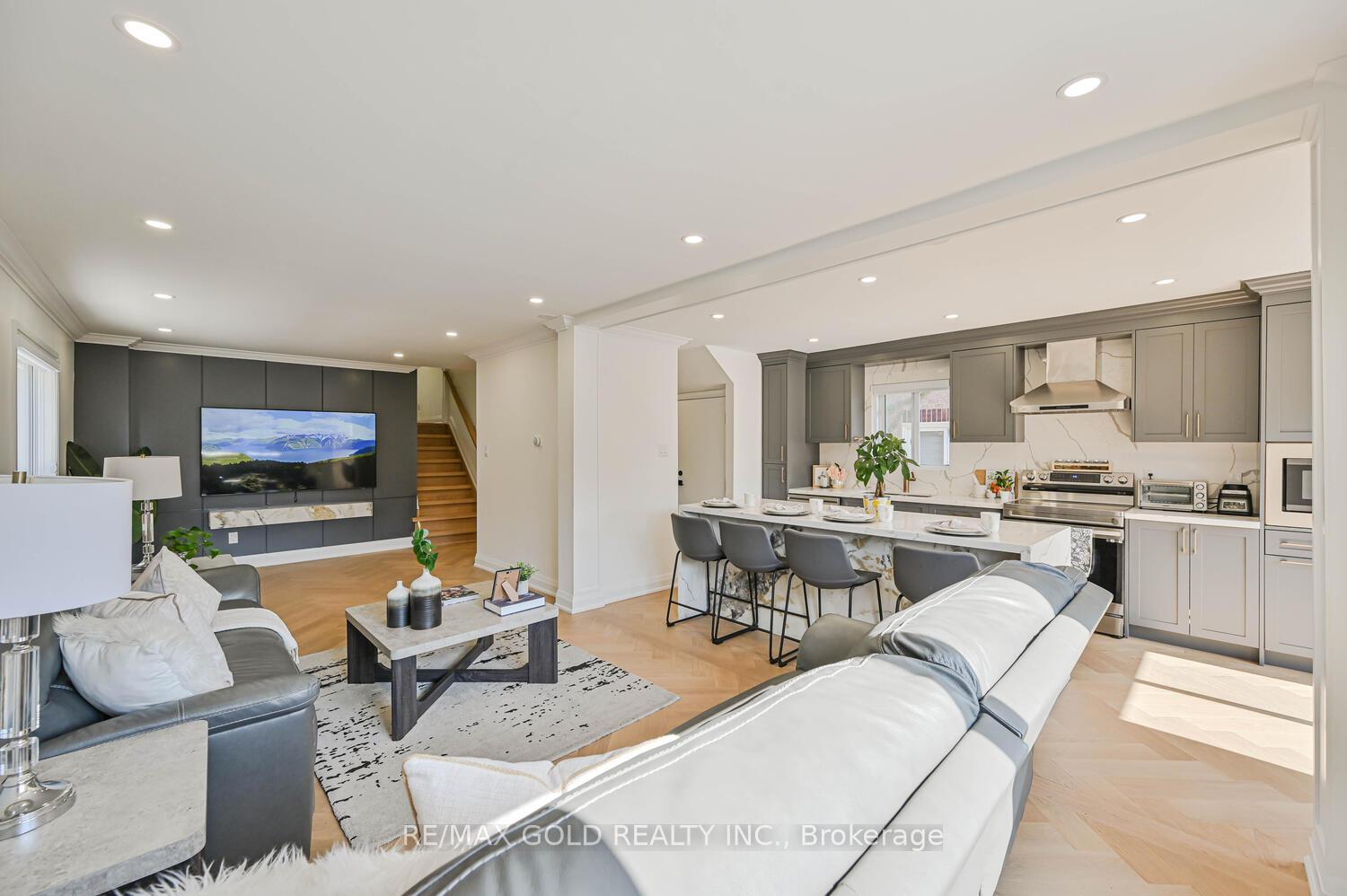 Photo 7 of 4 Silverstream Road, Brampton, Heart Lake West — HOMEH