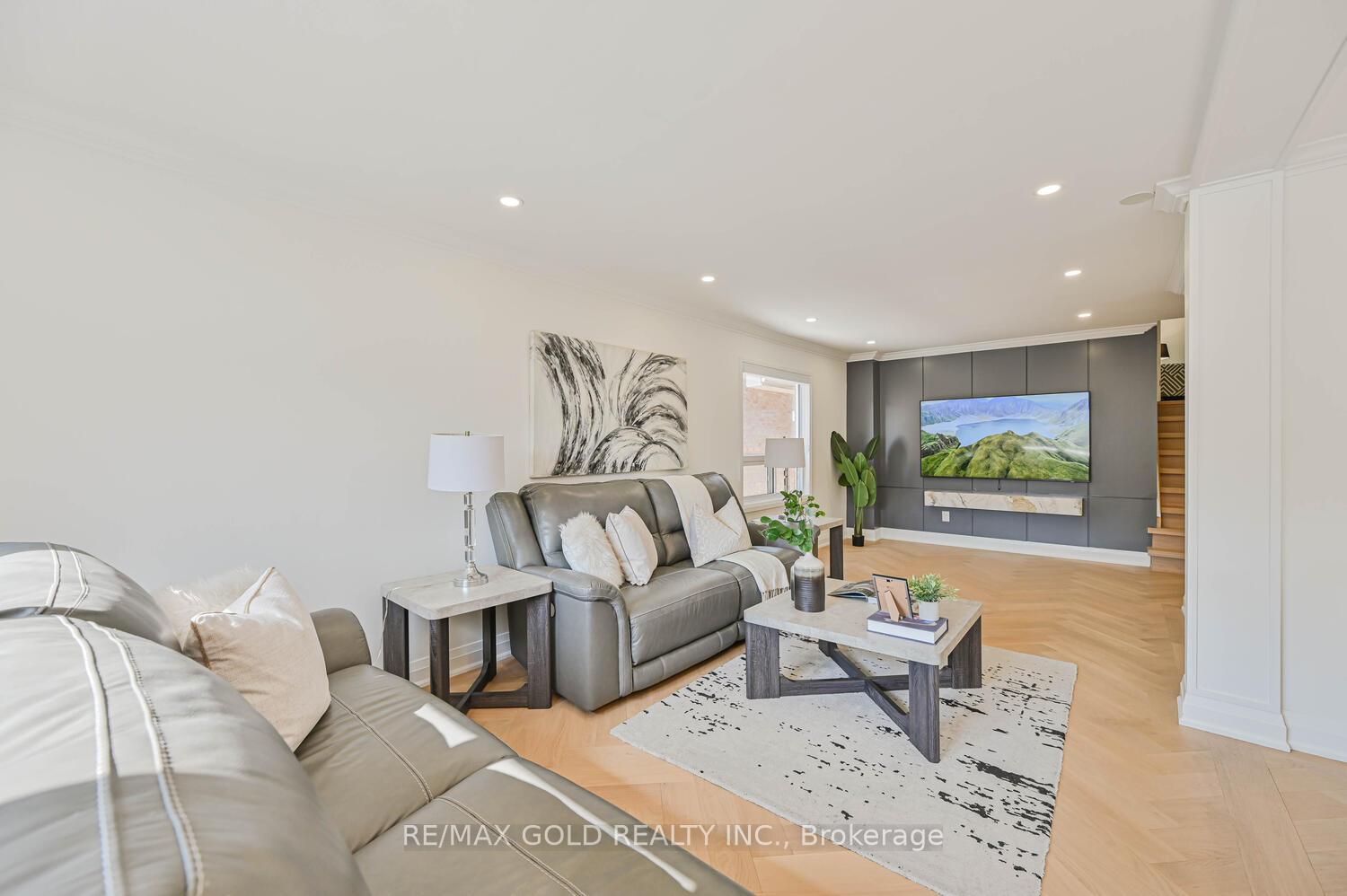 Photo 8 of 4 Silverstream Road, Brampton, Heart Lake West — HOMEH