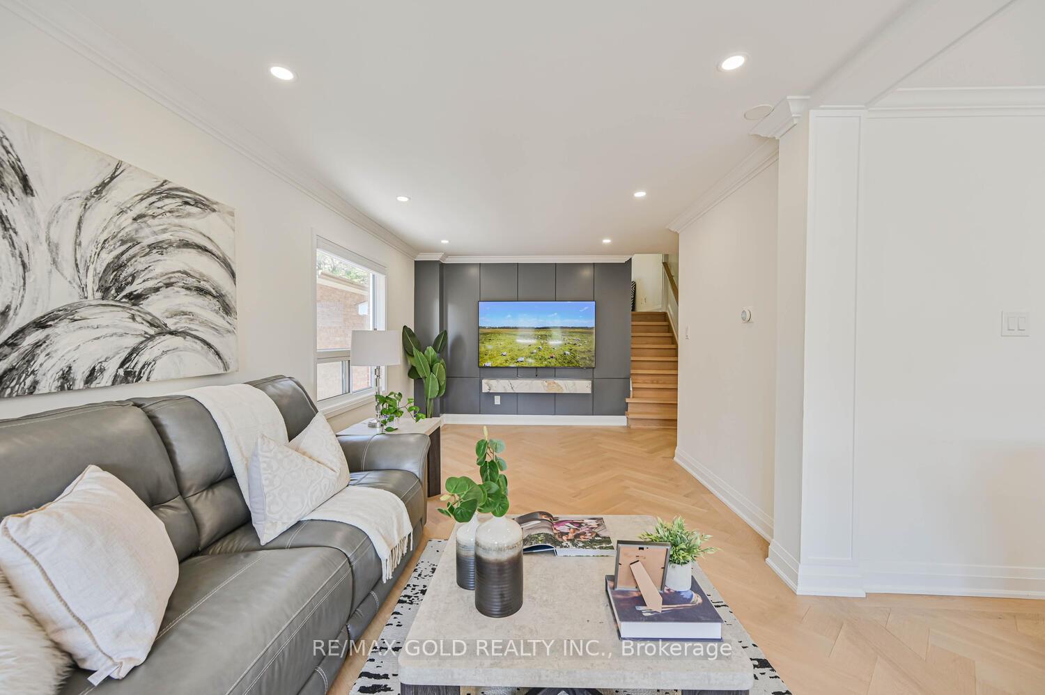Photo 9 of 4 Silverstream Road, Brampton, Heart Lake West — HOMEH