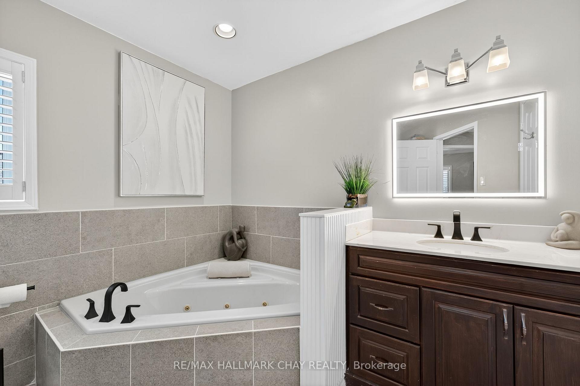 Photo 21 of 135 Green Briar Road, New Tecumseth, Alliston — HOMEH