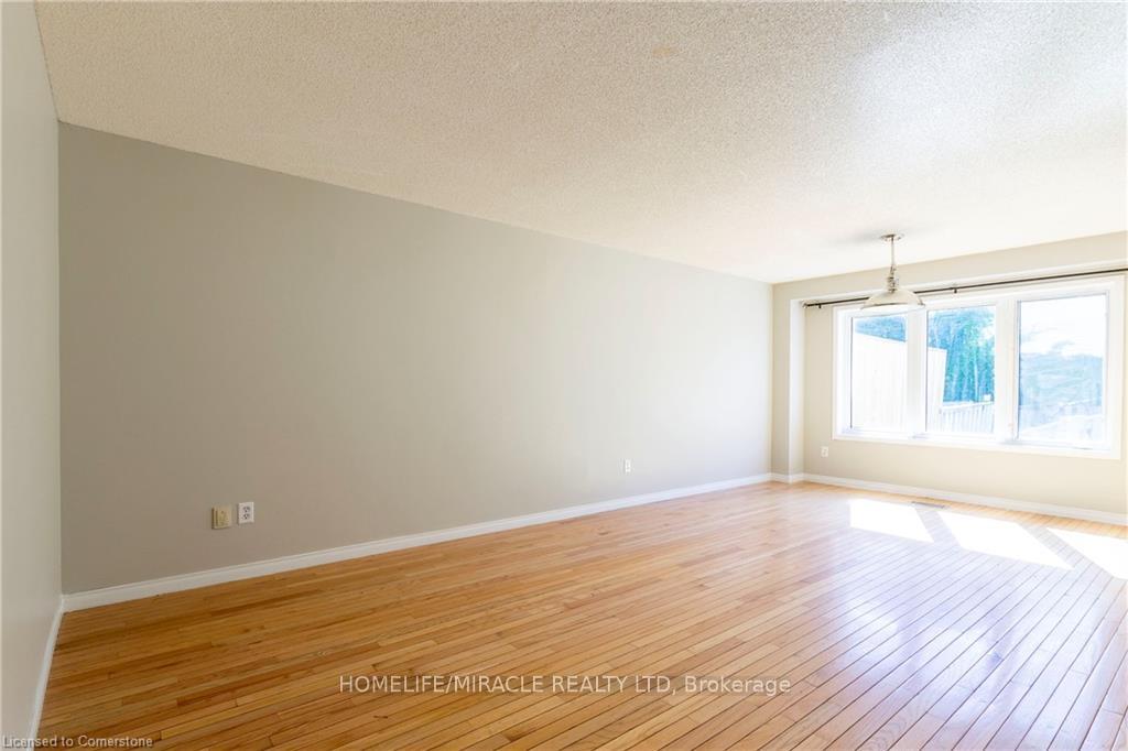 Photo 11 of 419 Downsview Place, Waterloo — HOMEH