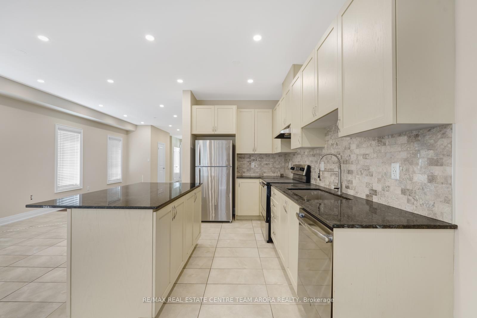 Photo 3 of 44 Lollard Way, Brampton, Bram West — HOMEH