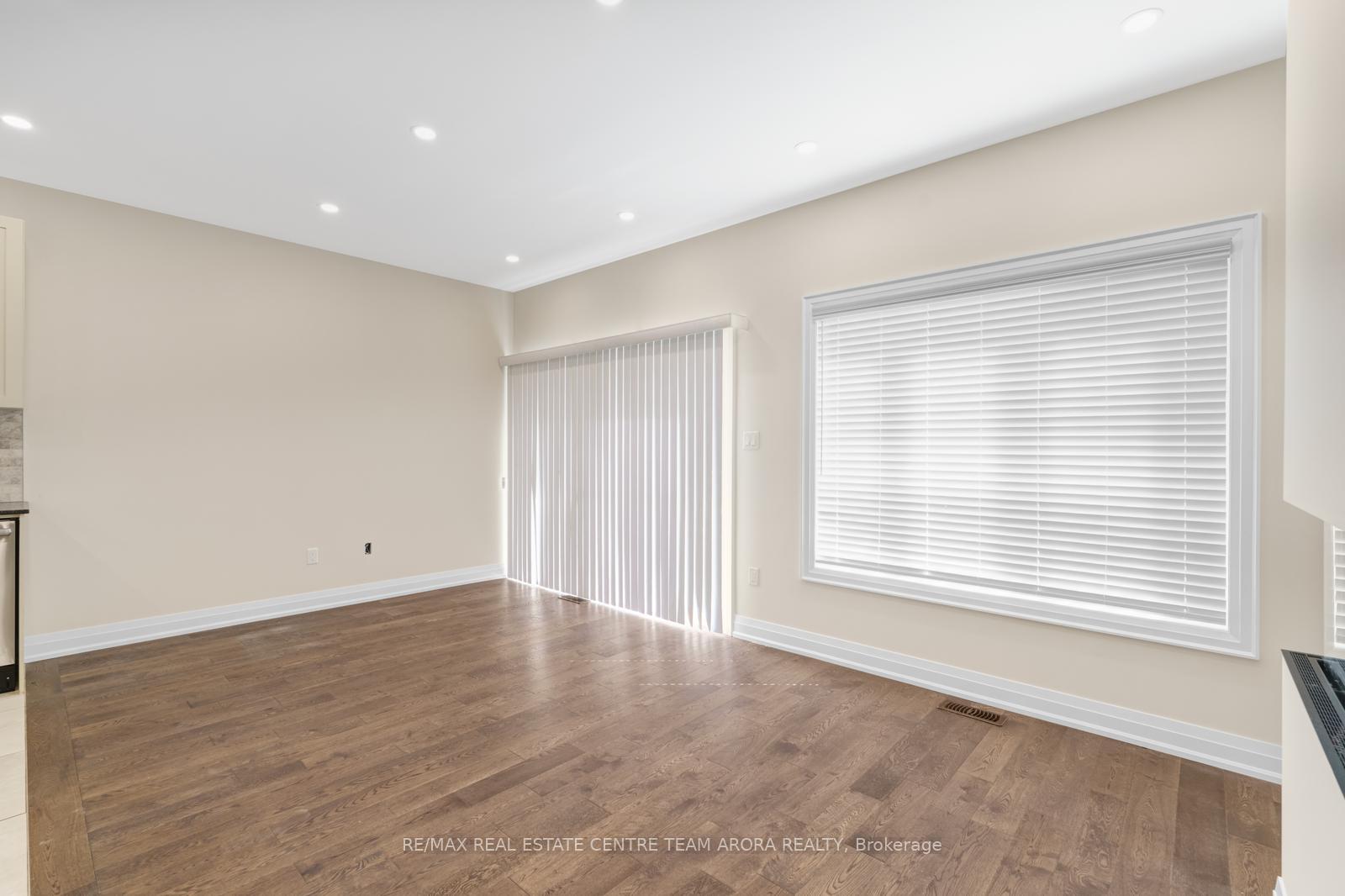 Photo 4 of 44 Lollard Way, Brampton, Bram West — HOMEH