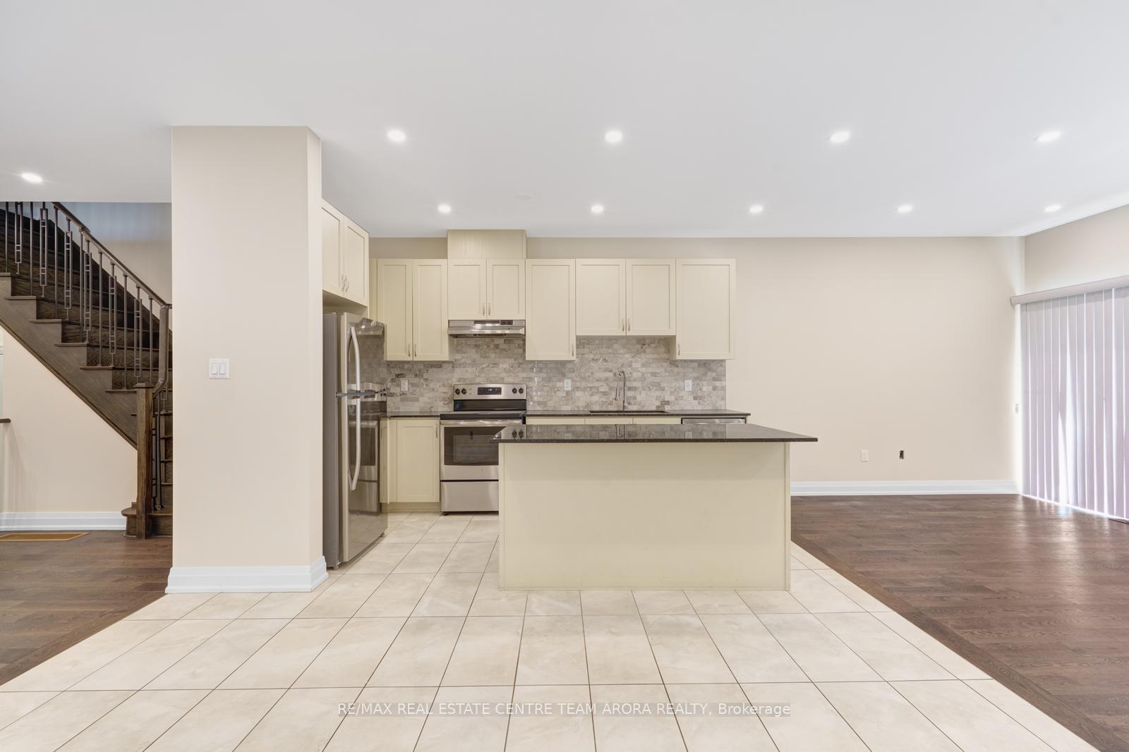 Photo 24 of 44 Lollard Way, Brampton, Bram West — HOMEH