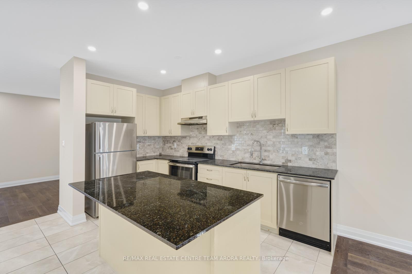 Photo 25 of 44 Lollard Way, Brampton, Bram West — HOMEH