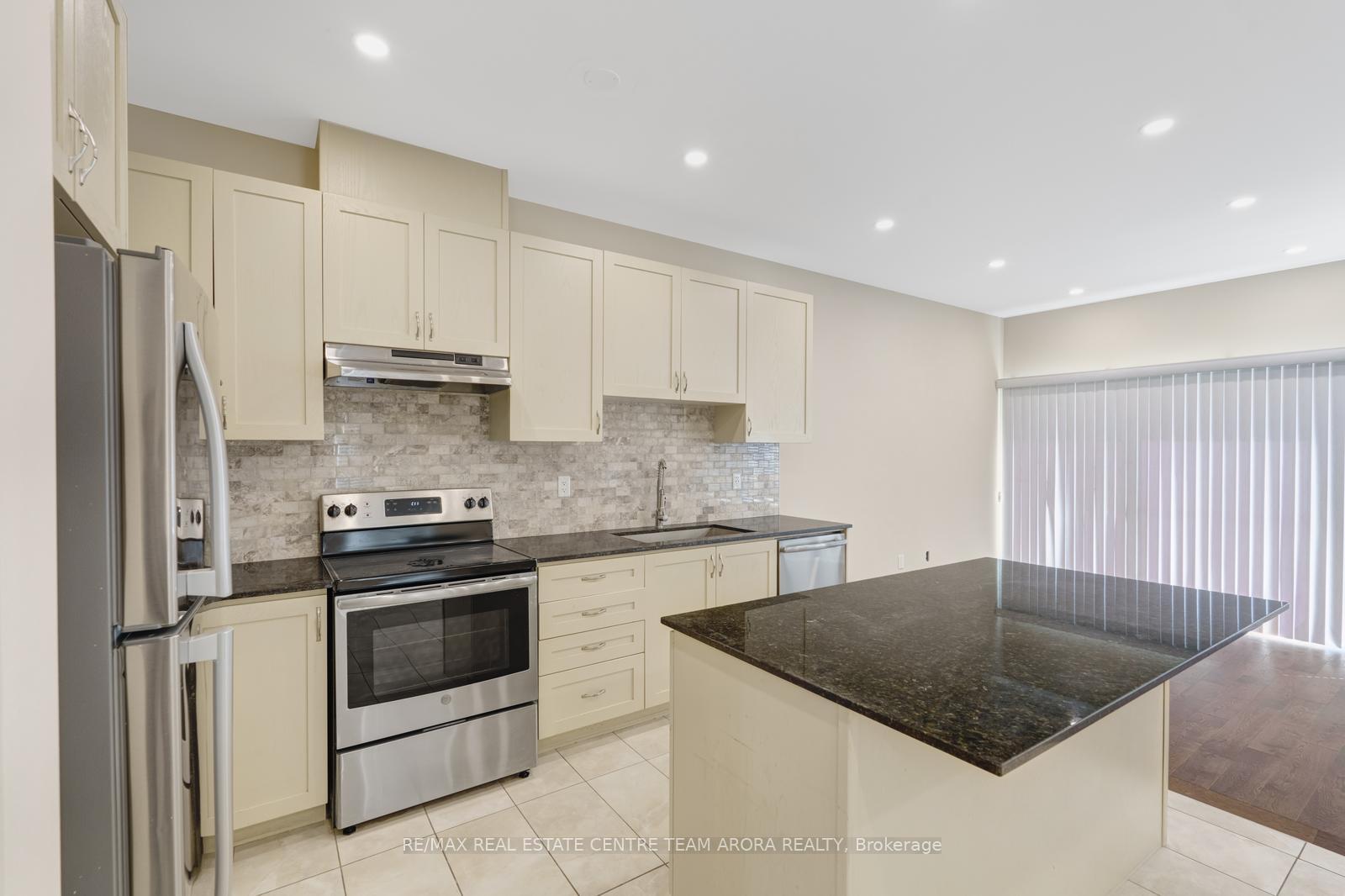 Photo 28 of 44 Lollard Way, Brampton, Bram West — HOMEH