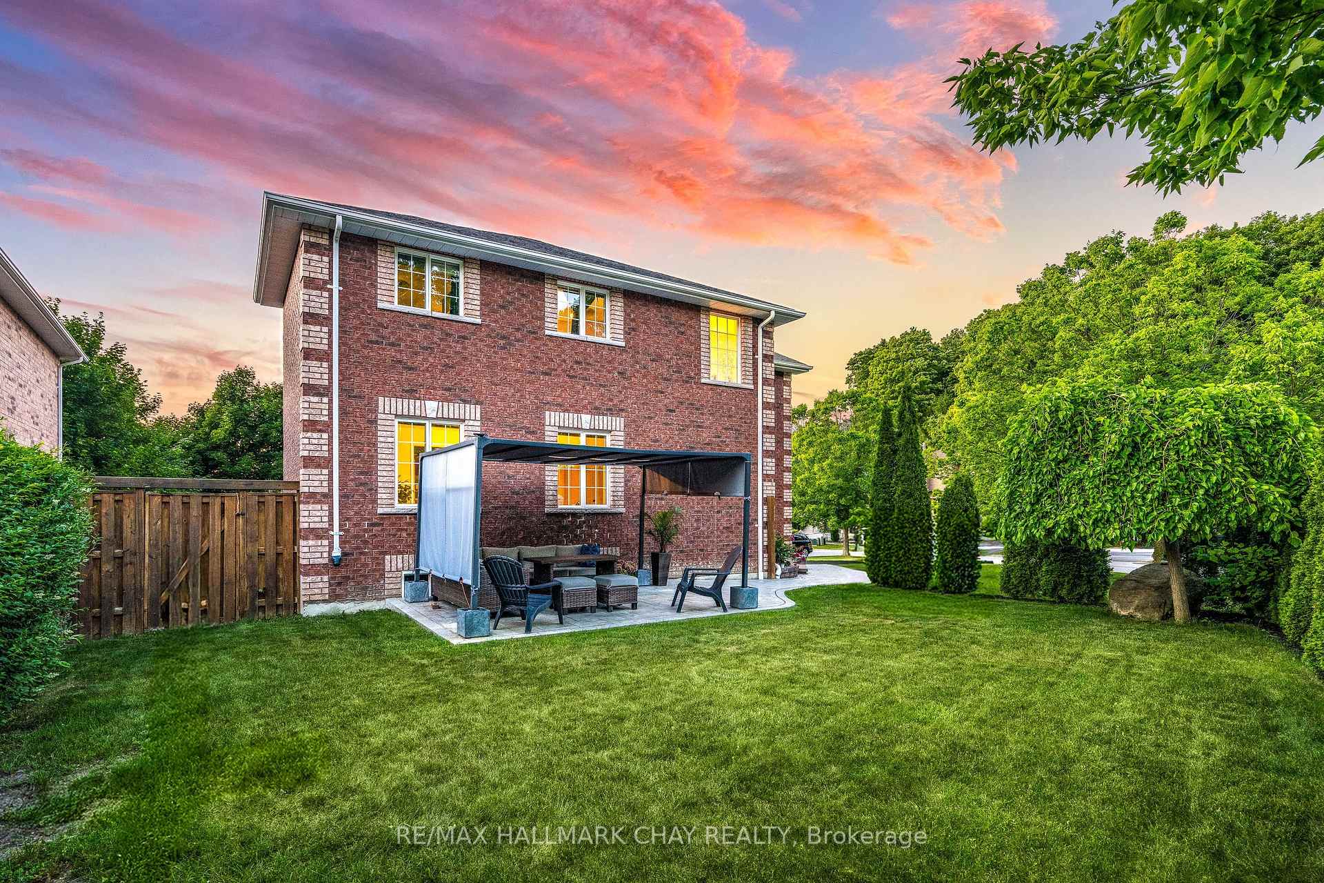 Photo 3 of 28 Bloom Crescent, Barrie, Ardagh — HOMEH