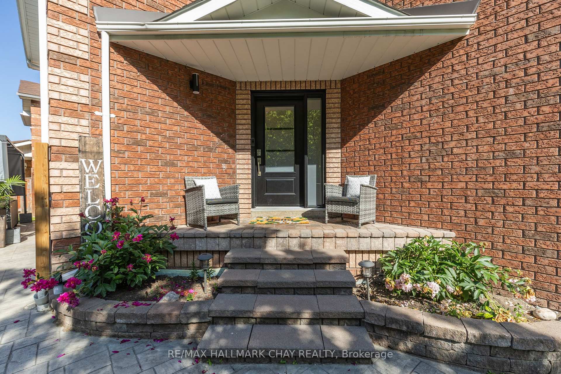 Photo 4 of 28 Bloom Crescent, Barrie, Ardagh — HOMEH