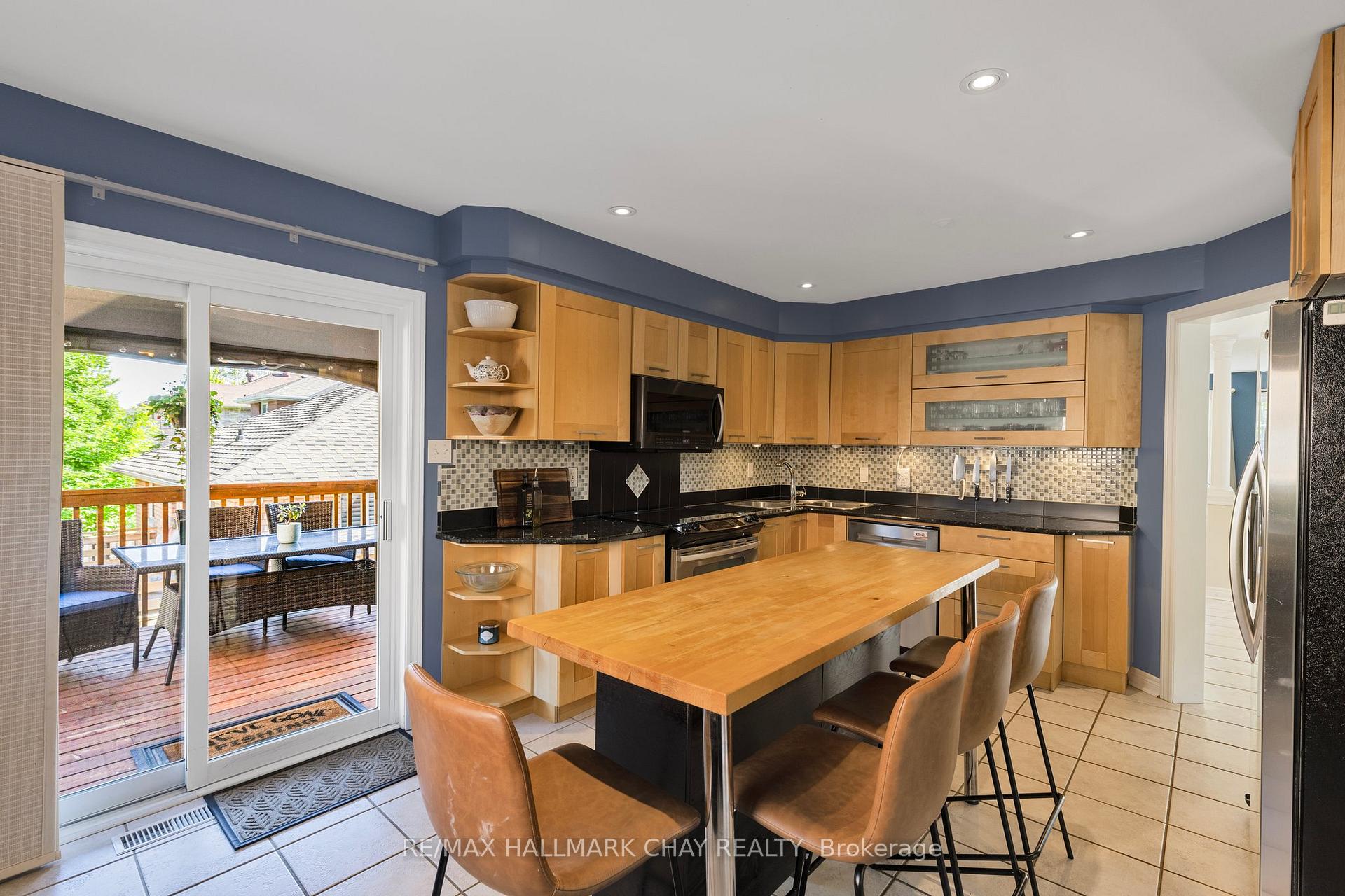 Photo 7 of 28 Bloom Crescent, Barrie, Ardagh — HOMEH
