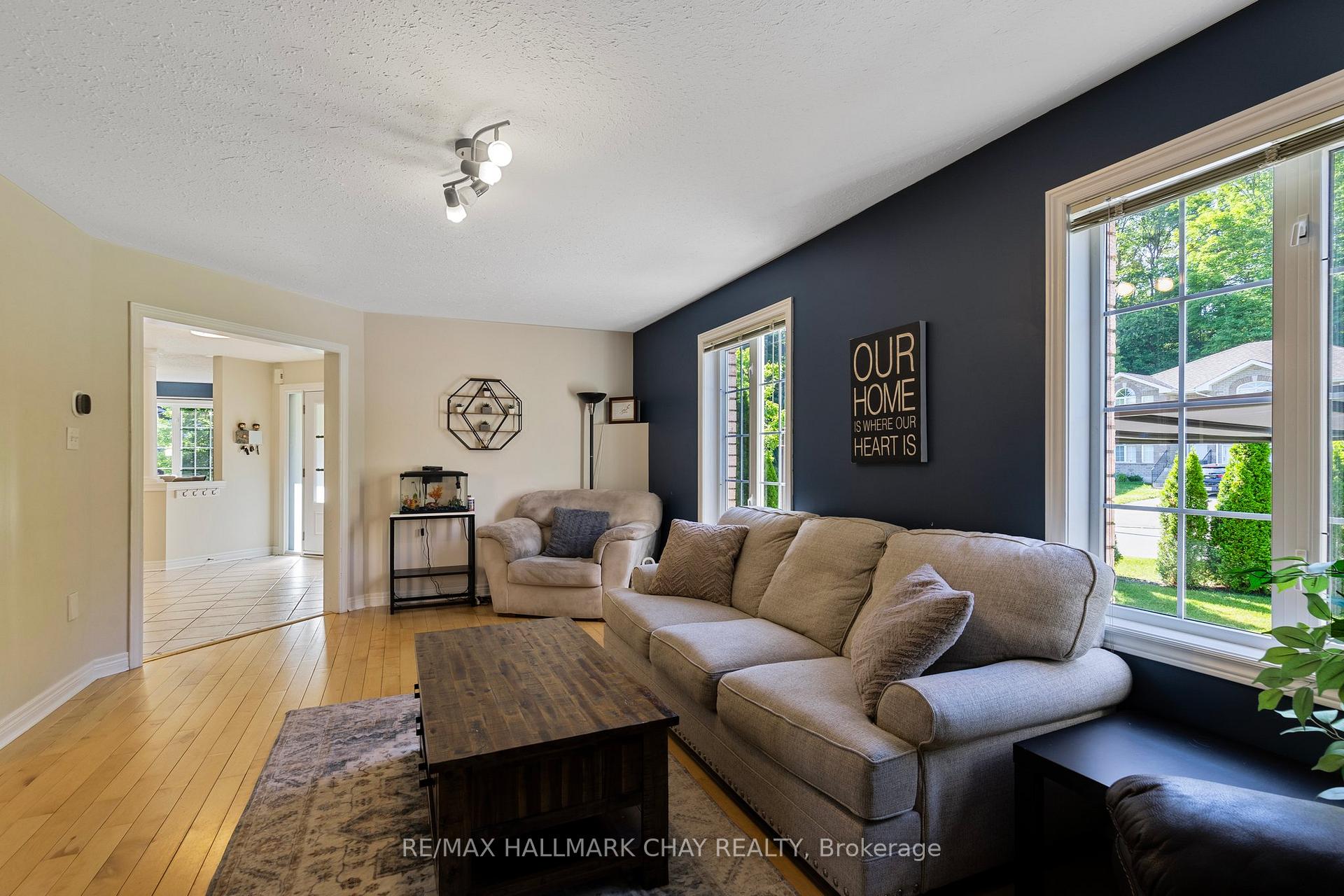 Photo 10 of 28 Bloom Crescent, Barrie, Ardagh — HOMEH