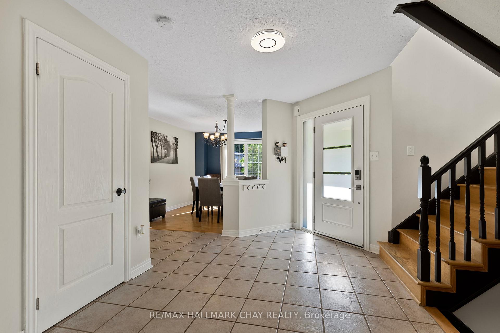 Photo 12 of 28 Bloom Crescent, Barrie, Ardagh — HOMEH