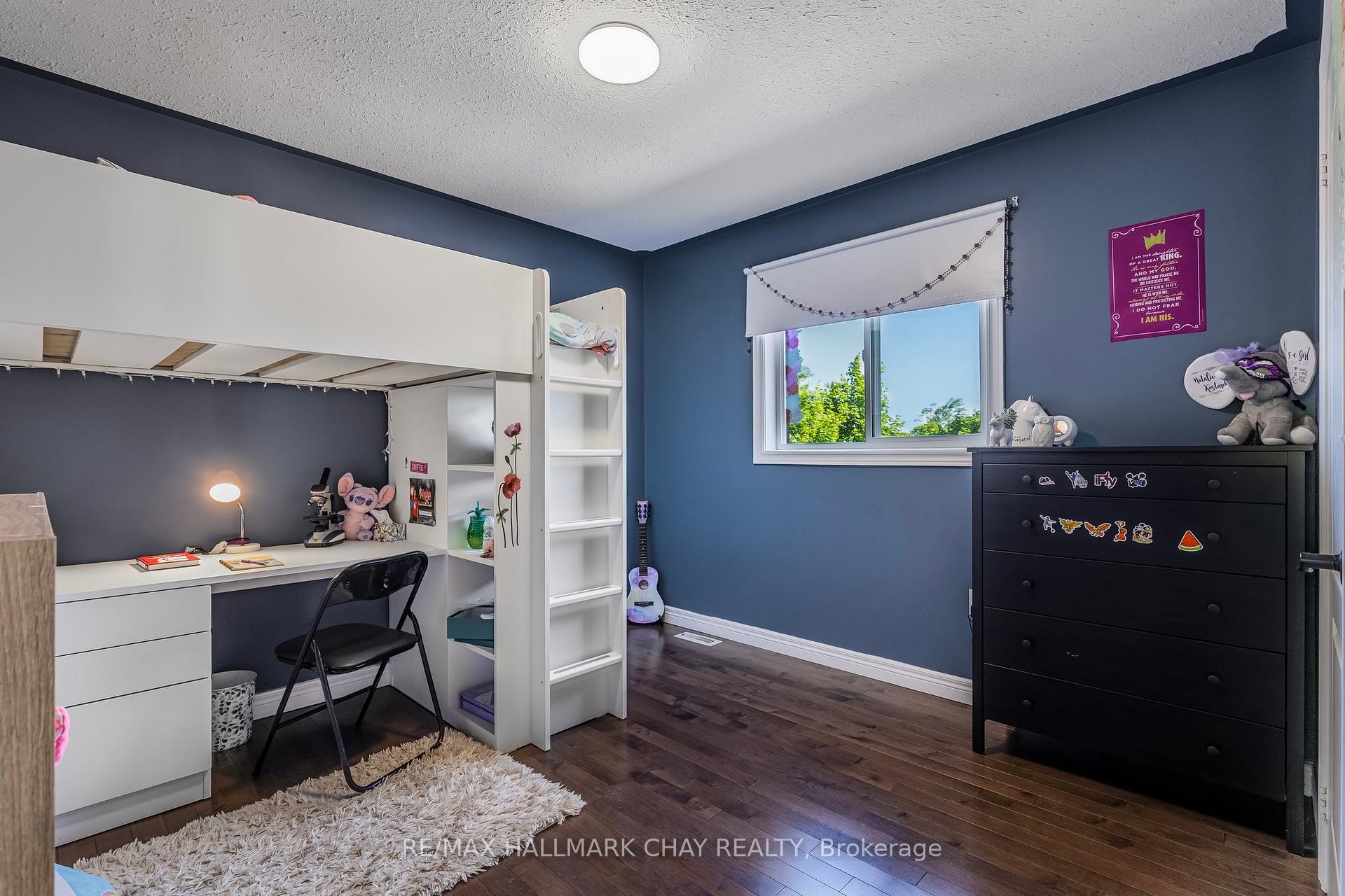 Photo 17 of 28 Bloom Crescent, Barrie, Ardagh — HOMEH