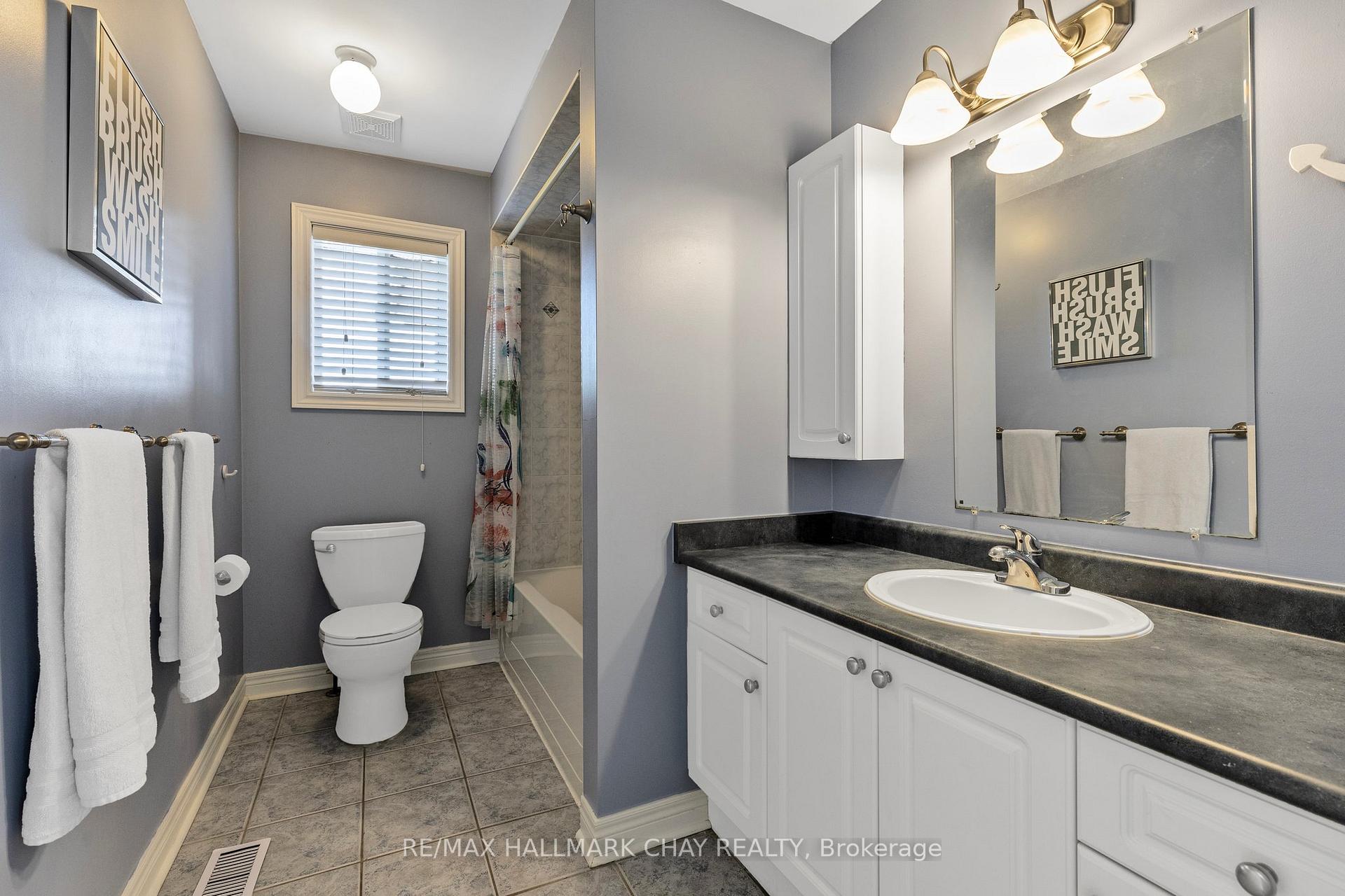 Photo 20 of 28 Bloom Crescent, Barrie, Ardagh — HOMEH