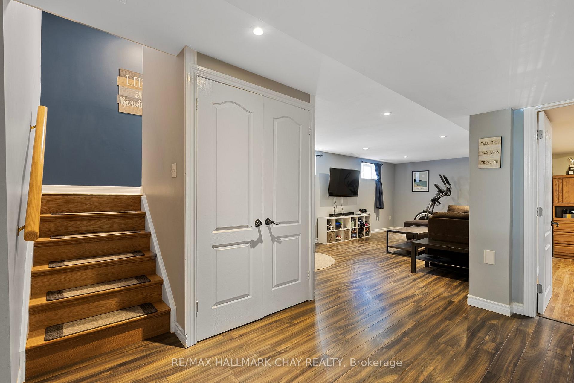 Photo 21 of 28 Bloom Crescent, Barrie, Ardagh — HOMEH