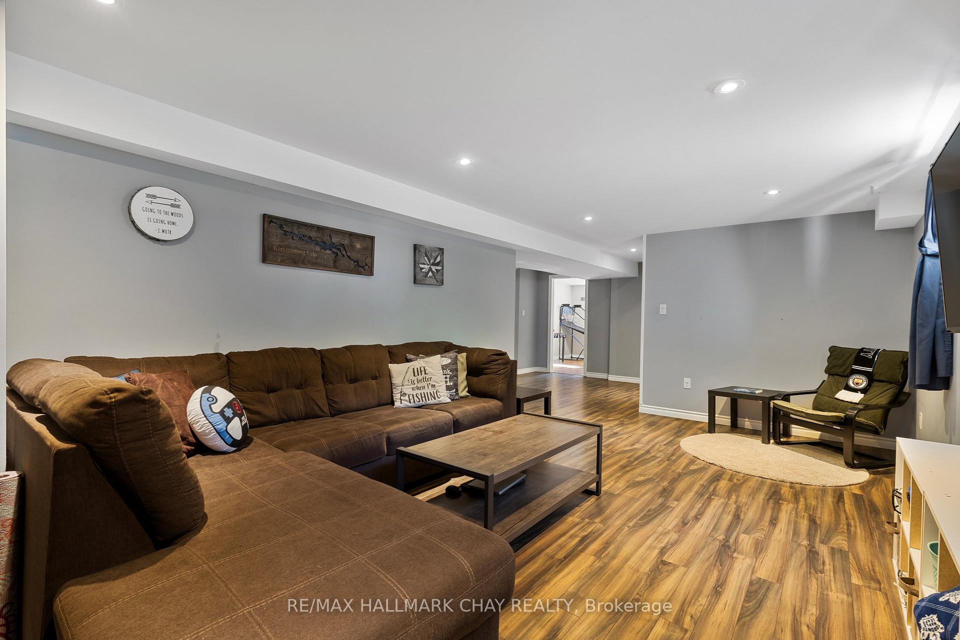 Photo 23 of 28 Bloom Crescent, Barrie, Ardagh — HOMEH