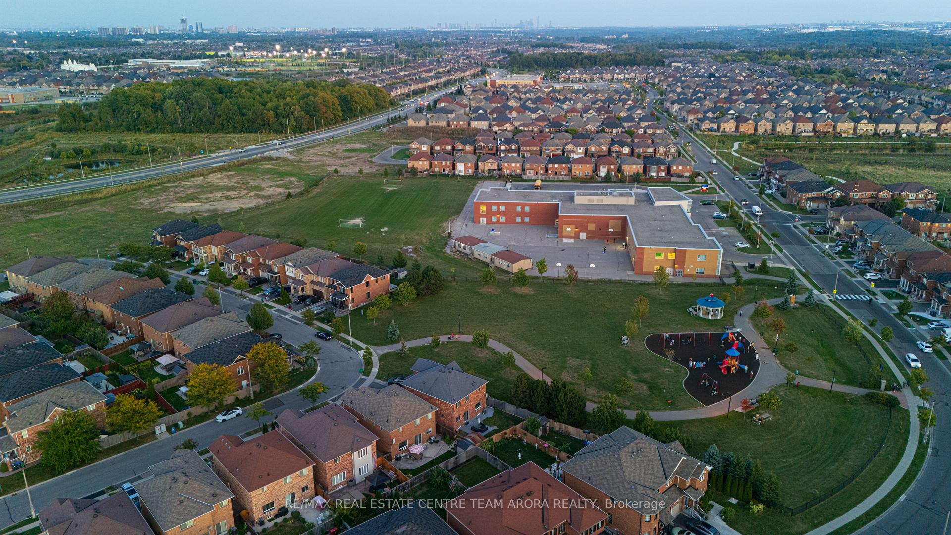 Photo 98 of 83 Commodore Drive, Brampton, Credit Valley — HOMEH