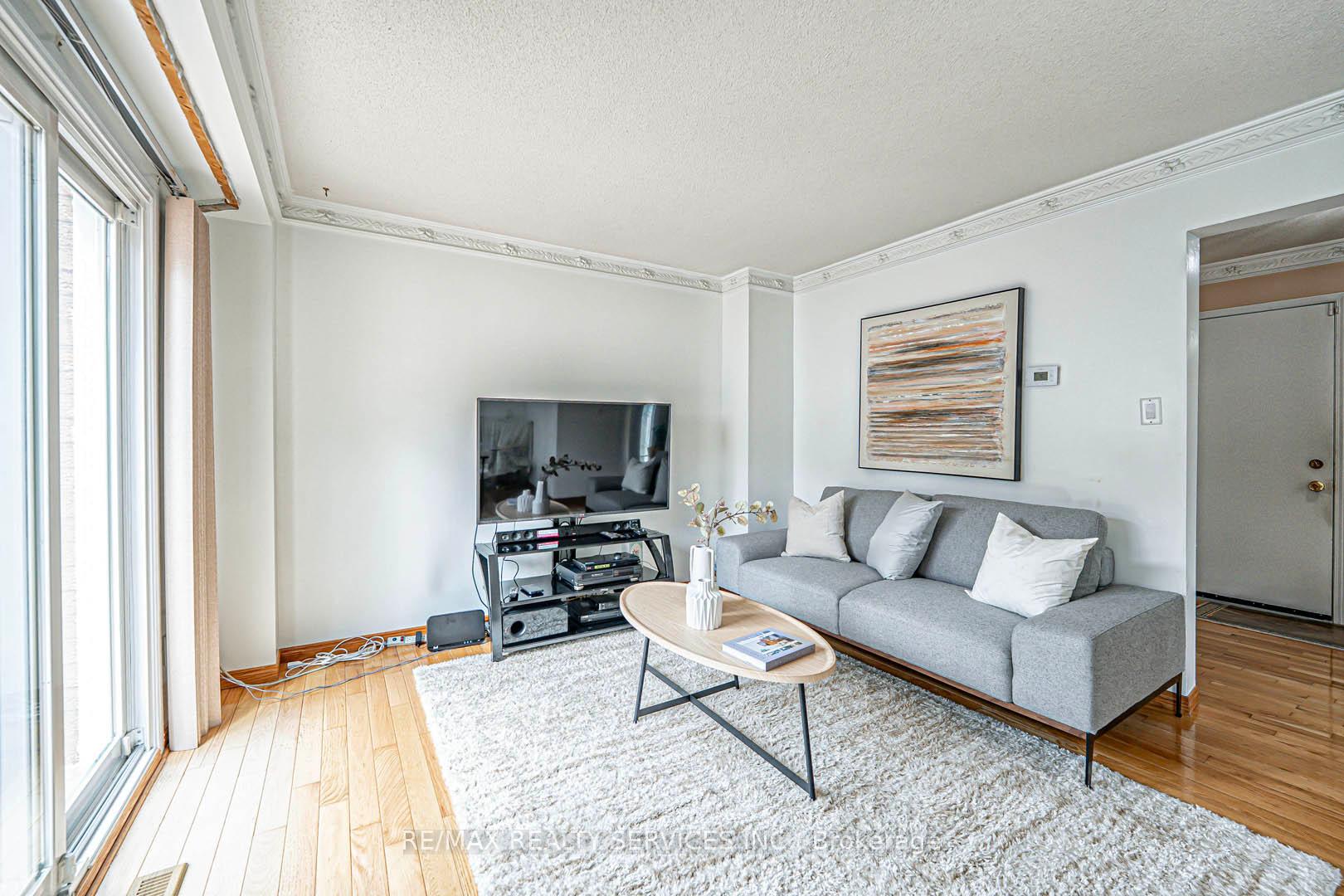 Photo 6 of Unit 10, 10 Shirley Place, Brampton, Heart Lake East — HOMEH