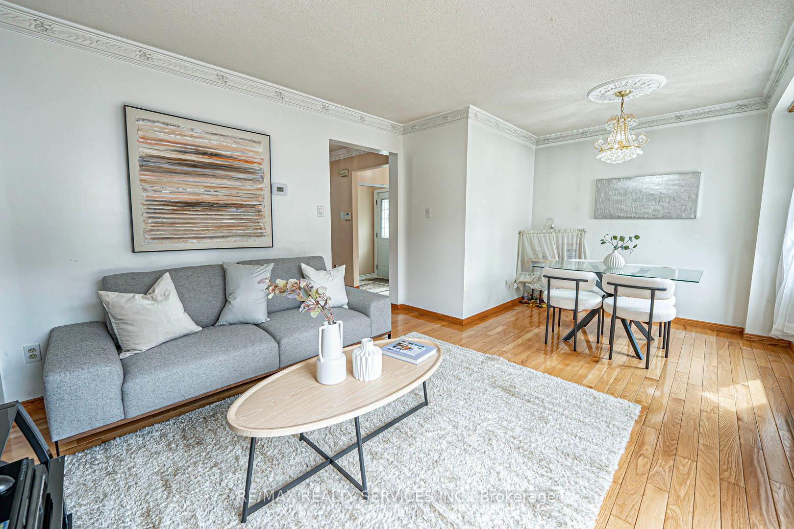 Photo 7 of Unit 10, 10 Shirley Place, Brampton, Heart Lake East — HOMEH
