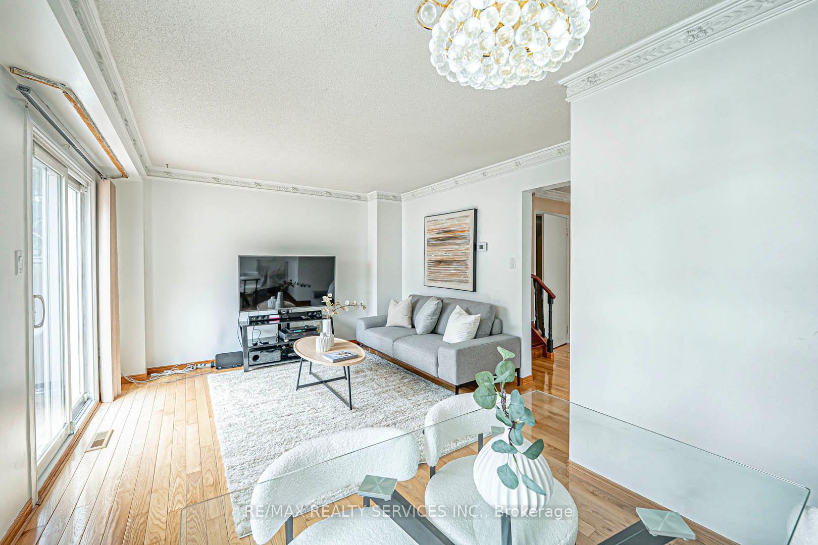 Photo 10 of Unit 10, 10 Shirley Place, Brampton, Heart Lake East — HOMEH
