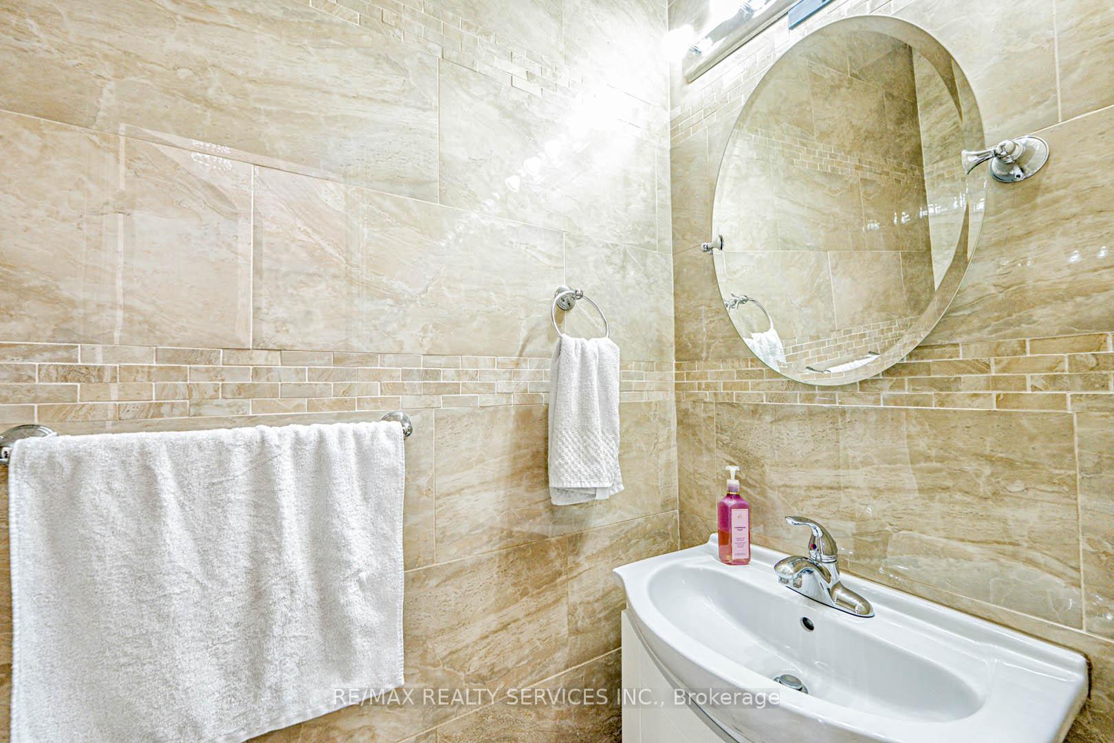 Photo 13 of Unit 10, 10 Shirley Place, Brampton, Heart Lake East — HOMEH
