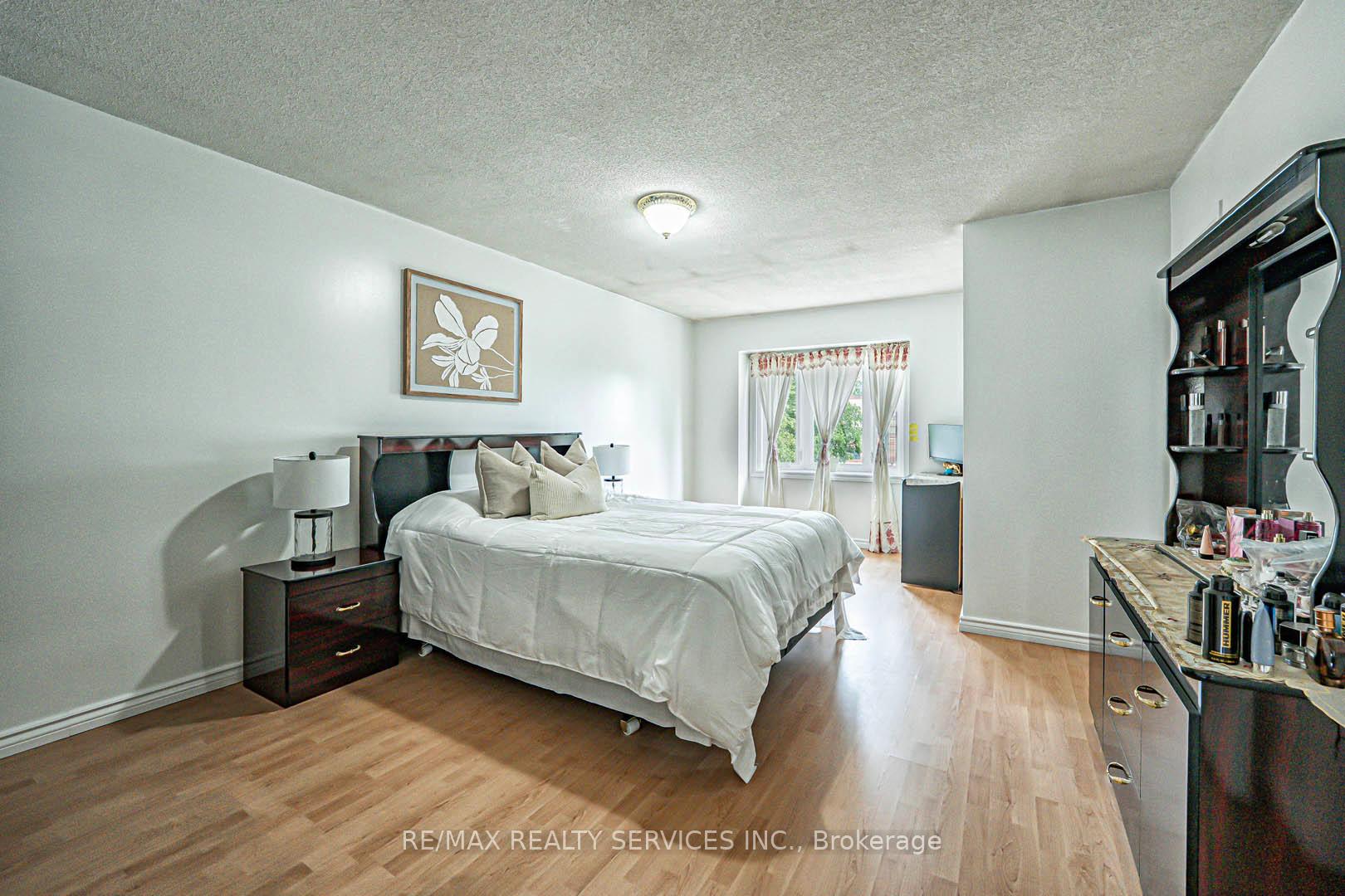 Photo 16 of Unit 10, 10 Shirley Place, Brampton, Heart Lake East — HOMEH
