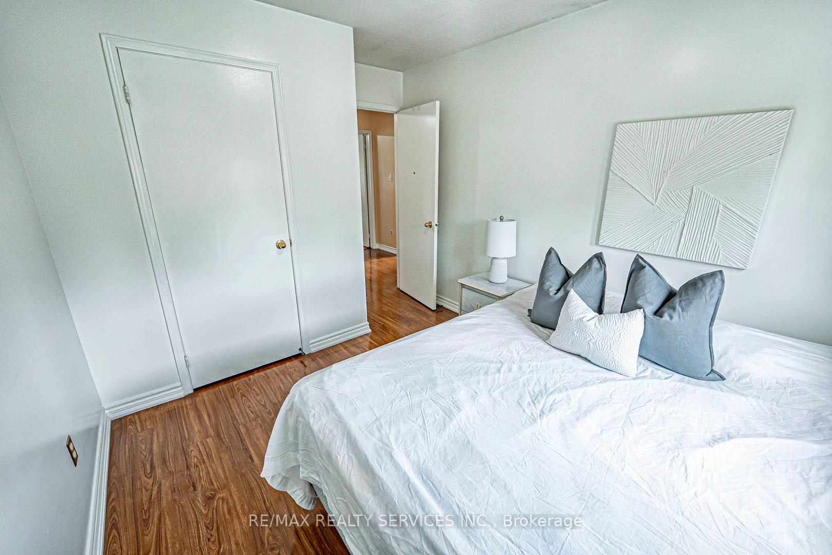 Photo 19 of Unit 10, 10 Shirley Place, Brampton, Heart Lake East — HOMEH