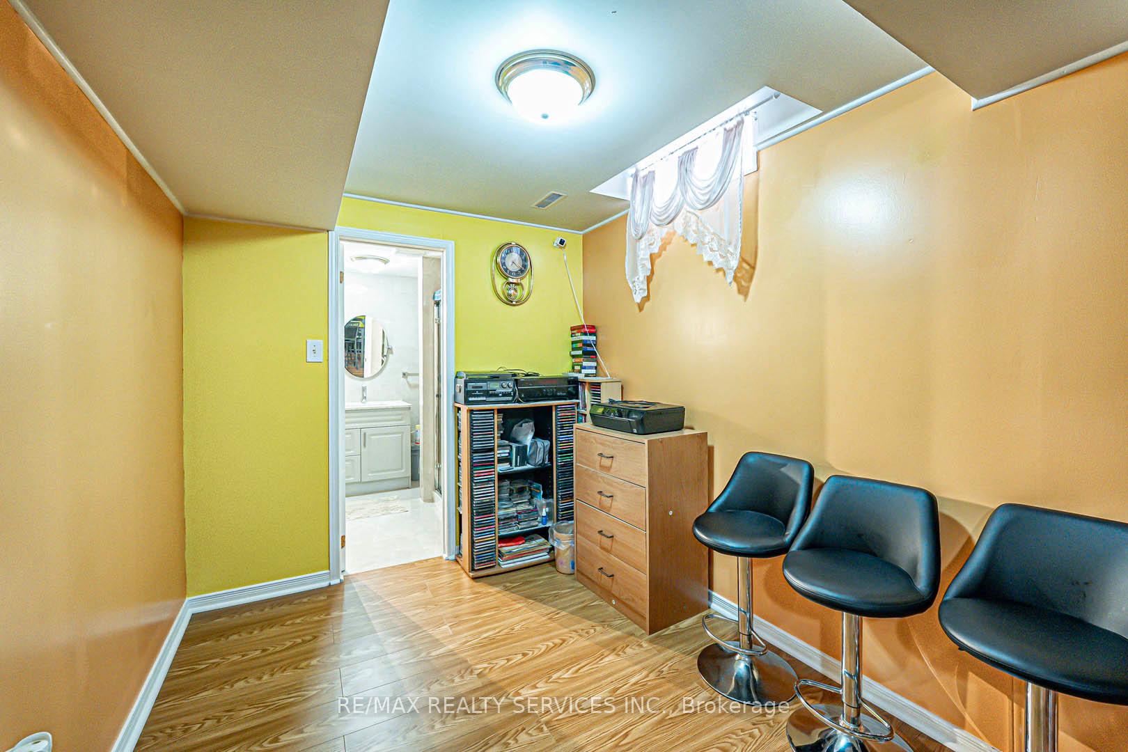 Photo 24 of Unit 10, 10 Shirley Place, Brampton, Heart Lake East — HOMEH