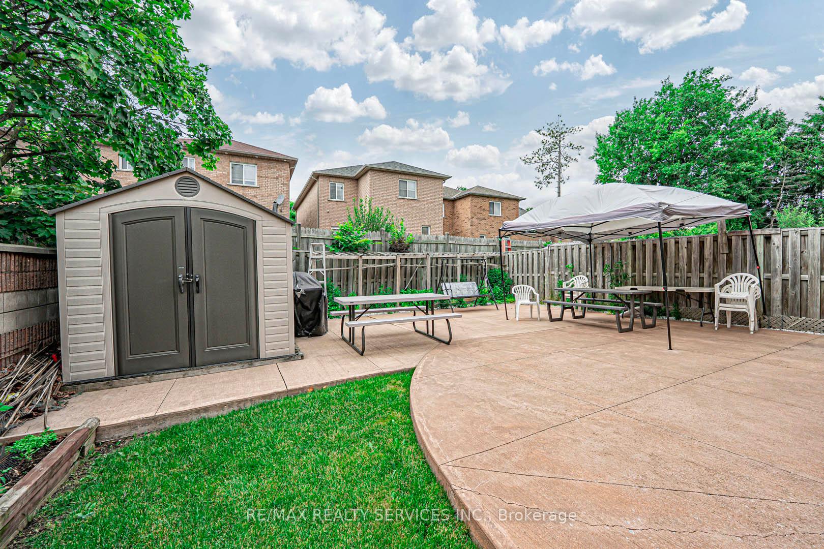 Photo 26 of Unit 10, 10 Shirley Place, Brampton, Heart Lake East — HOMEH