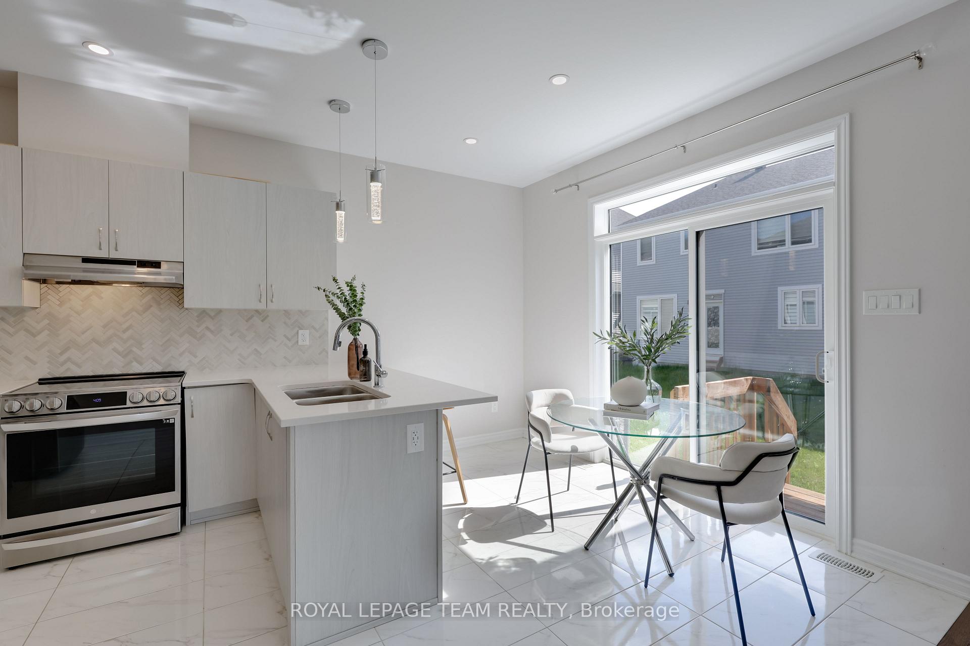 Photo 21 of 2032 Elevation Road, Ottawa, Barrhaven - Half Moon Bay — HOMEH