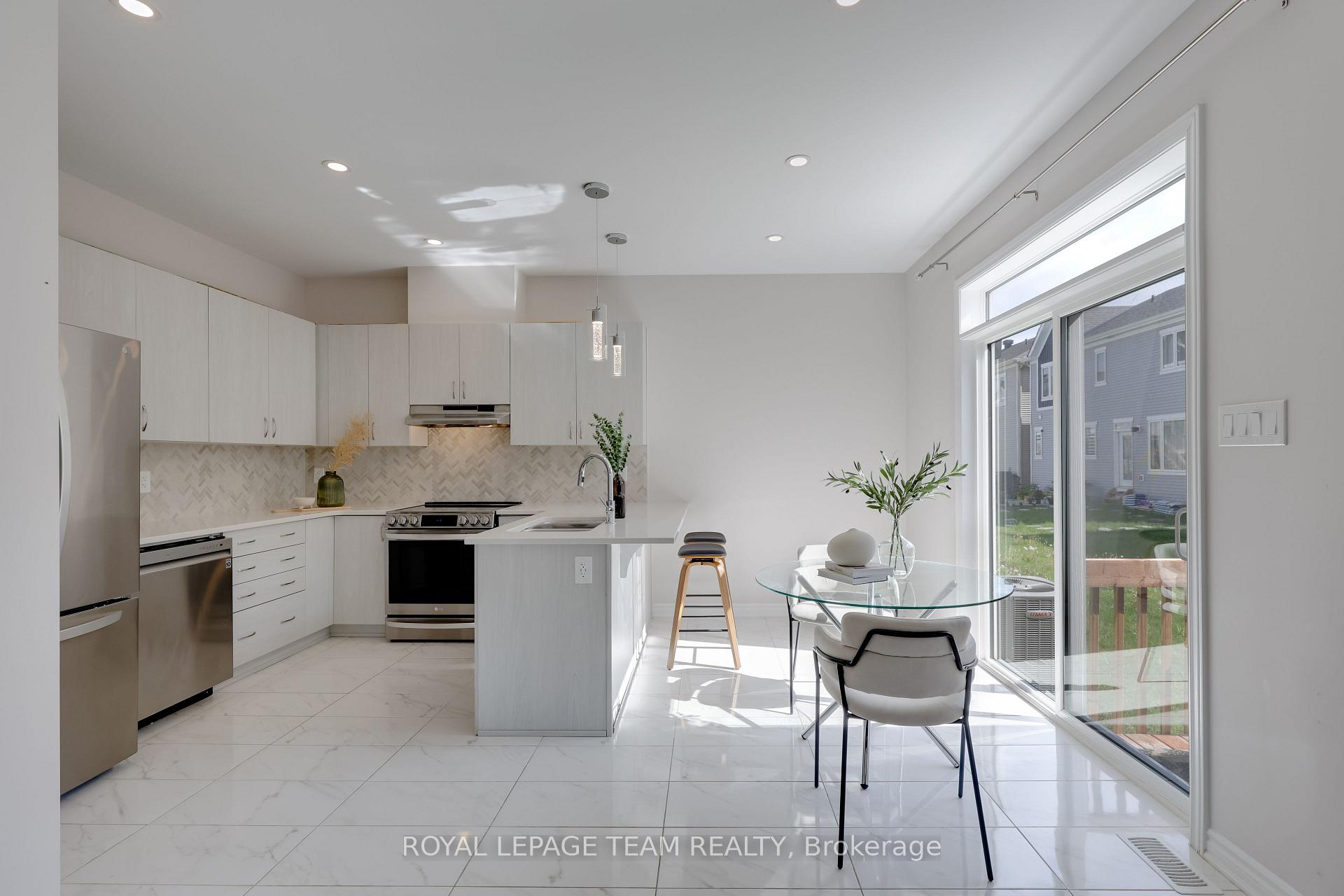 Photo 22 of 2032 Elevation Road, Ottawa, Barrhaven - Half Moon Bay — HOMEH