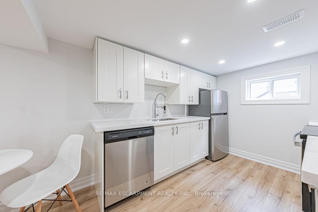 Photo 4 of Unit LOWER, 587 Queensdale Avenue E, Hamilton, Eastmount — HOMEH