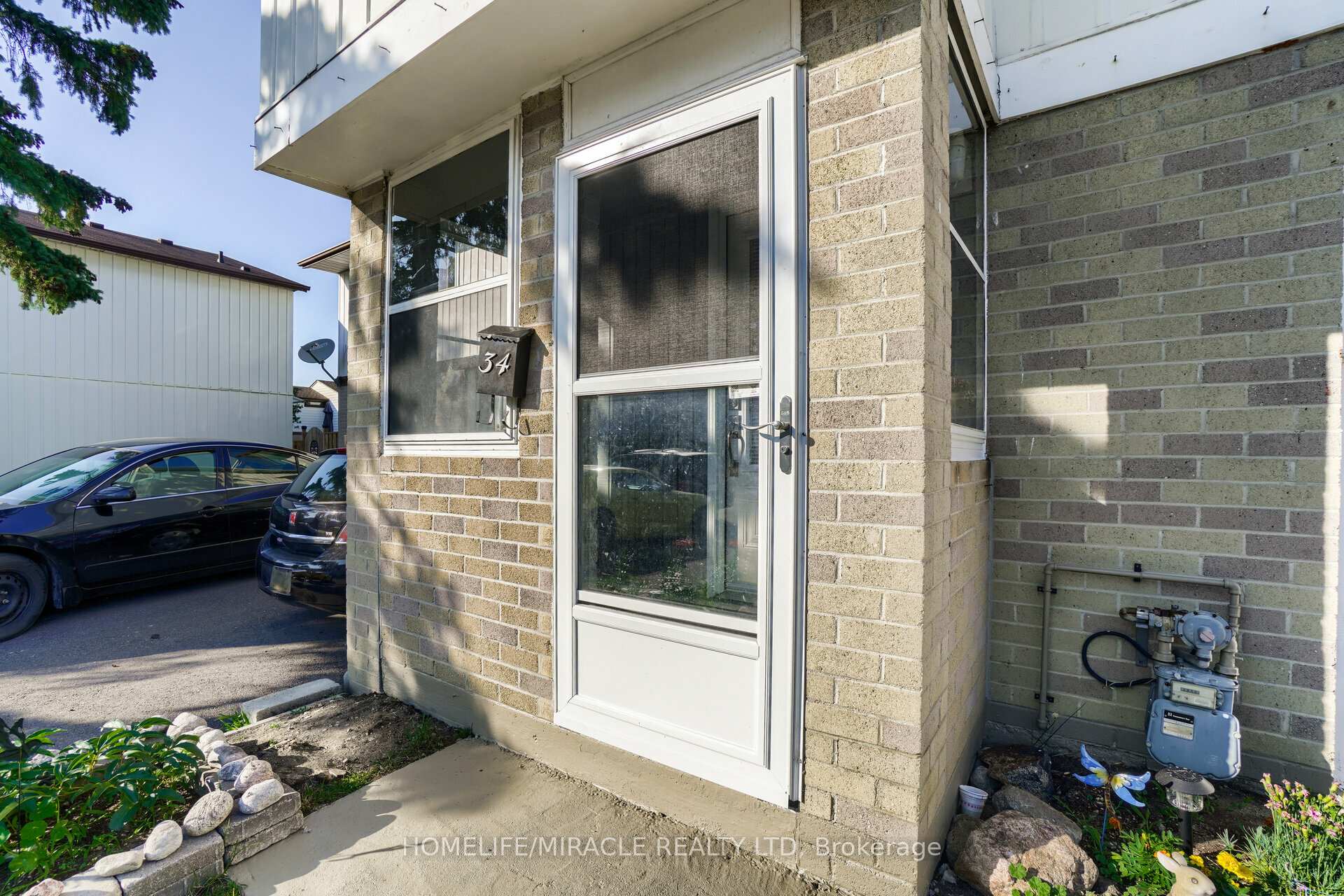 Photo 4 of 34 Greenbush Crescent, Brampton, Northgate — HOMEH