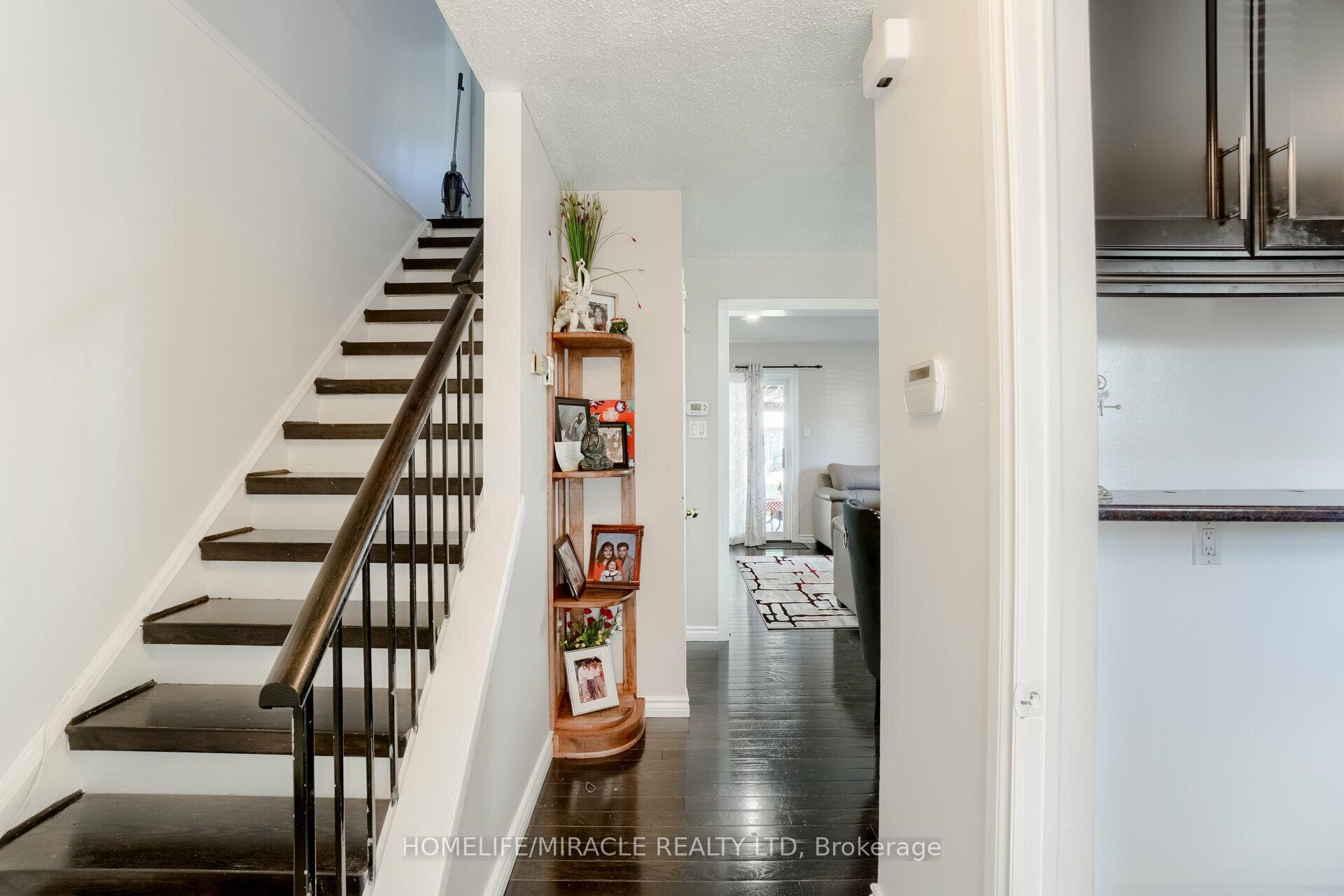 Photo 6 of 34 Greenbush Crescent, Brampton, Northgate — HOMEH