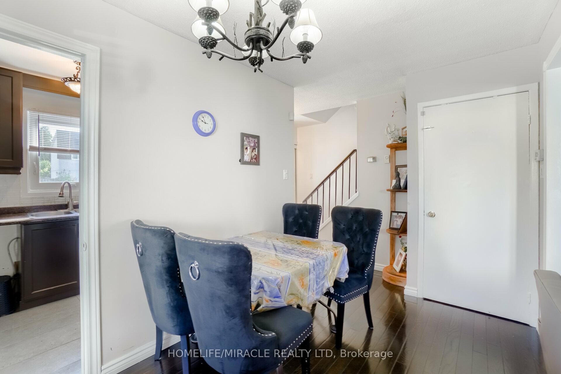 Photo 26 of 34 Greenbush Crescent, Brampton, Northgate — HOMEH
