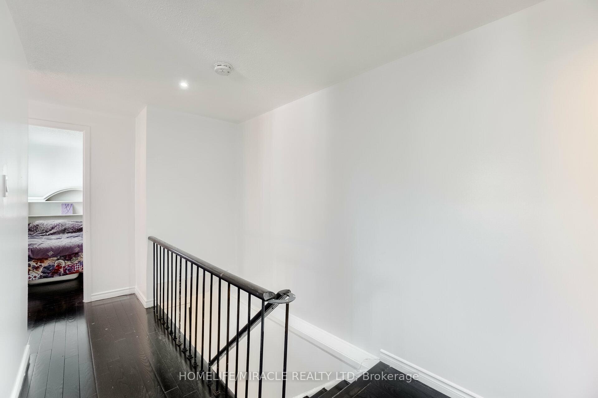 Photo 5 of 34 Greenbush Crescent, Brampton, Northgate — HOMEH