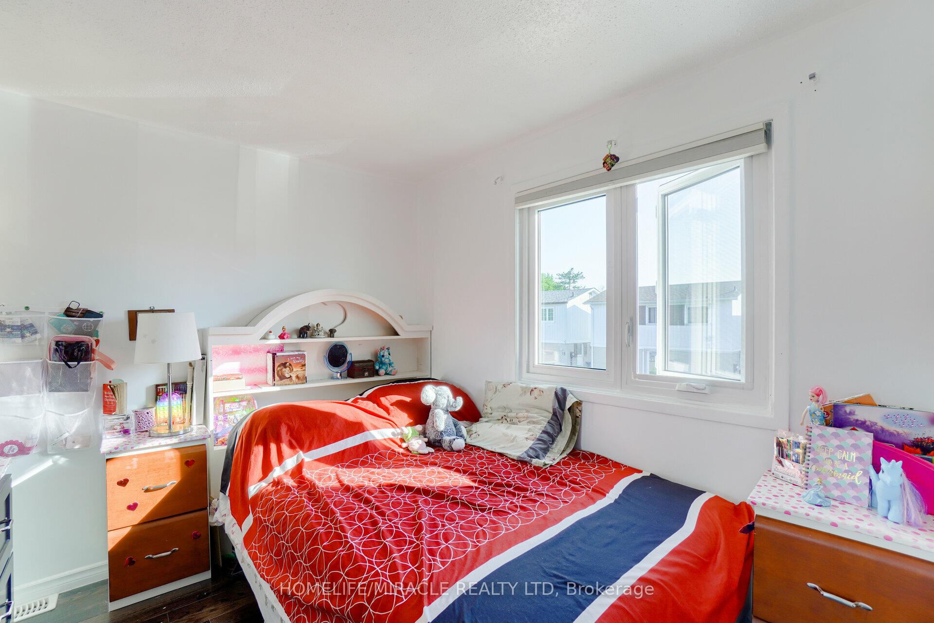 Photo 17 of 34 Greenbush Crescent, Brampton, Northgate — HOMEH