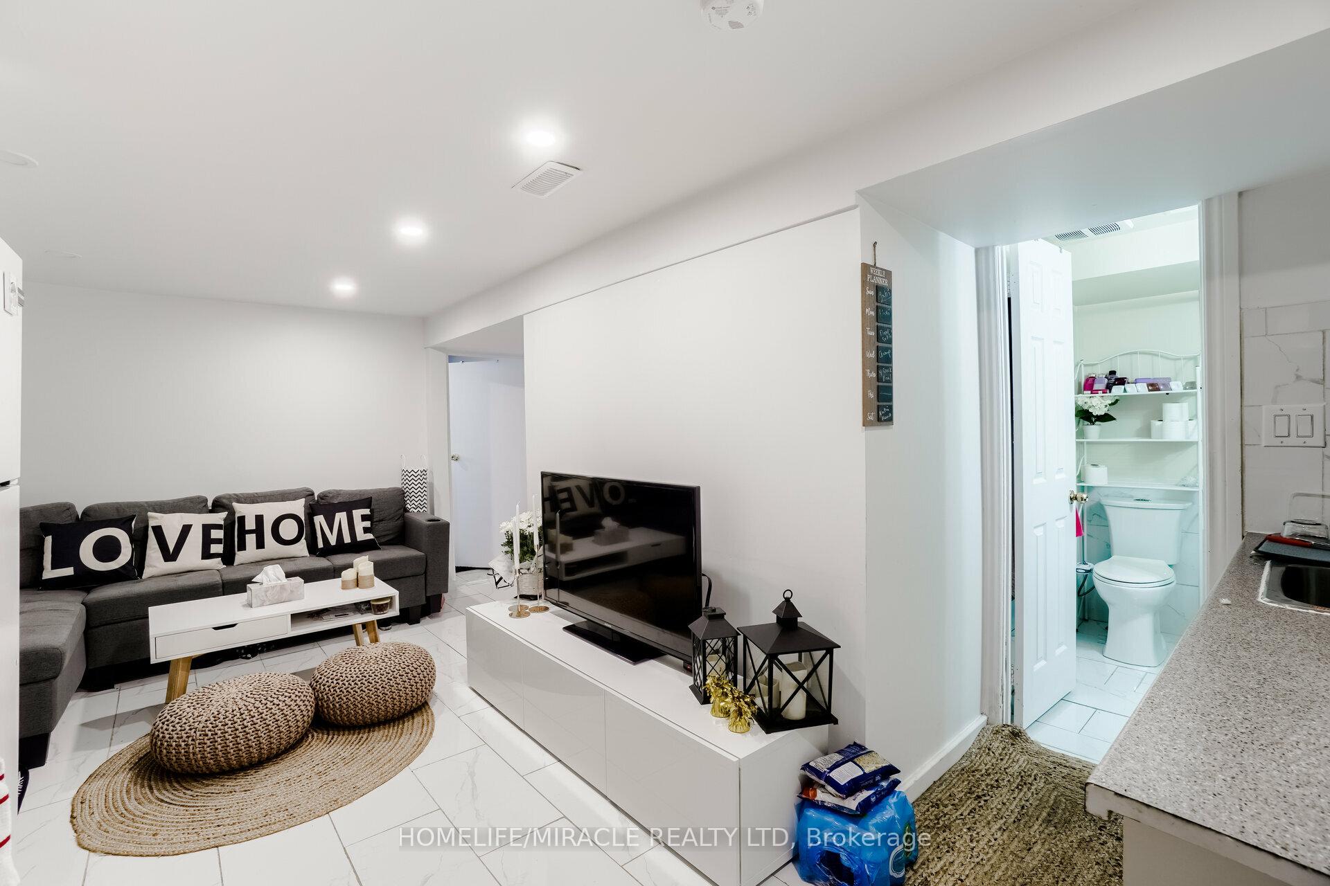 Photo 8 of 34 Greenbush Crescent, Brampton, Northgate — HOMEH