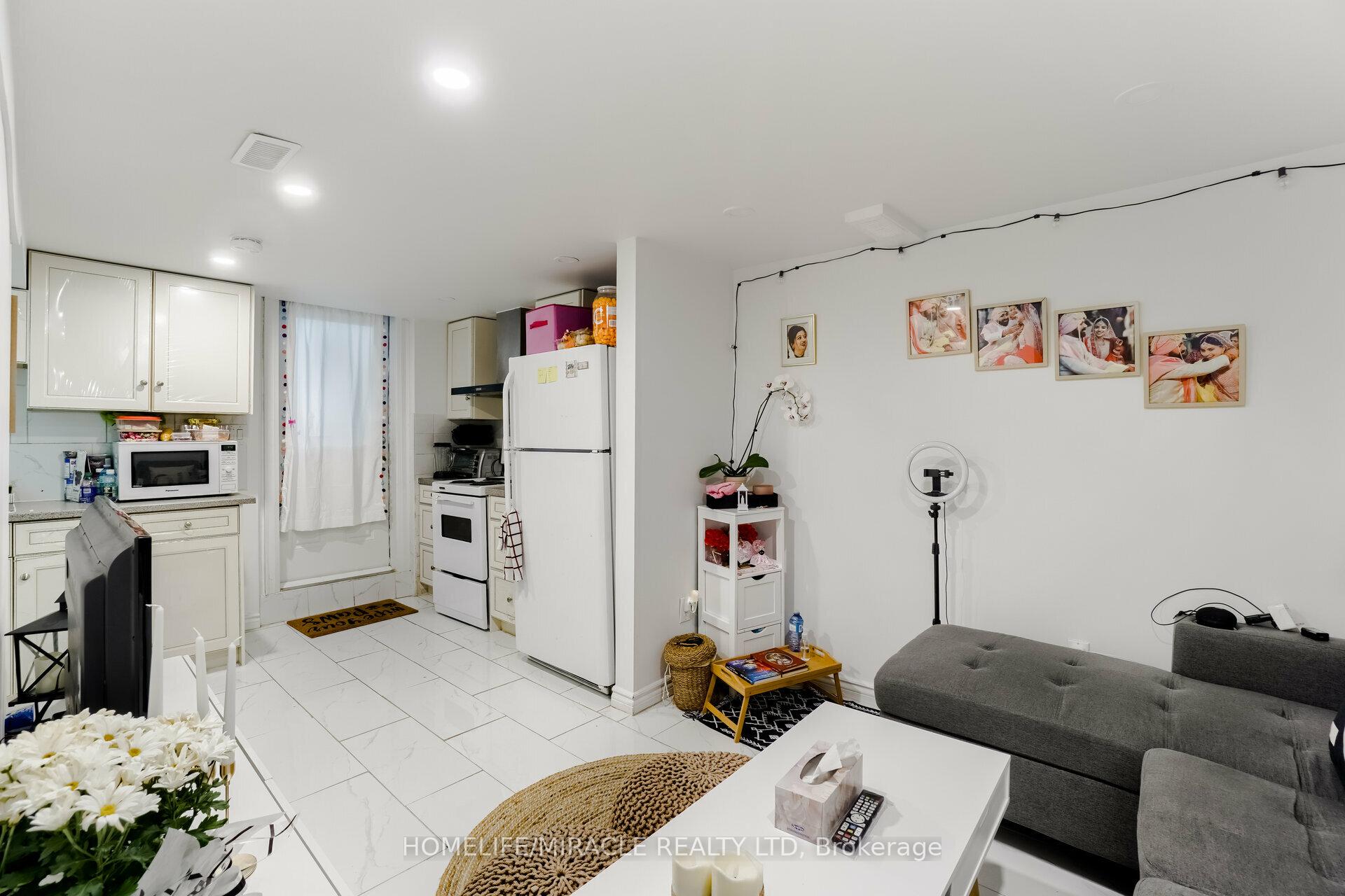 Photo 11 of 34 Greenbush Crescent, Brampton, Northgate — HOMEH