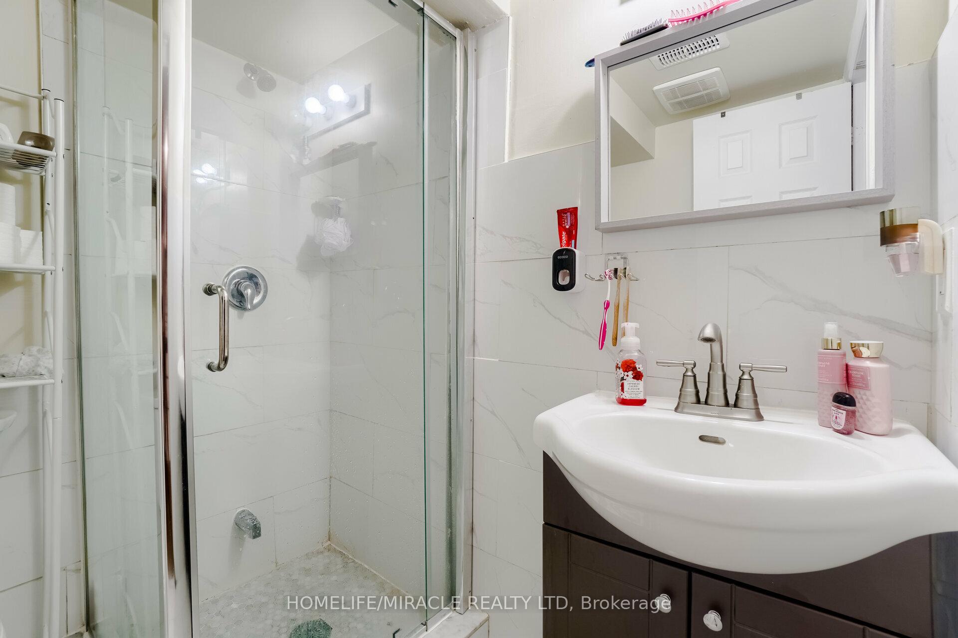 Photo 34 of 34 Greenbush Crescent, Brampton, Northgate — HOMEH