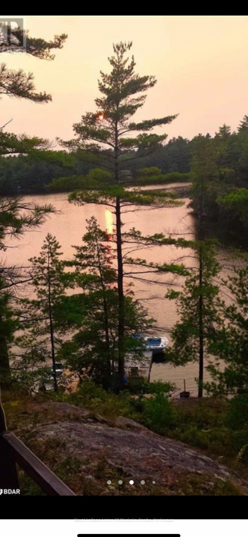 Front of 998 Gull Lake