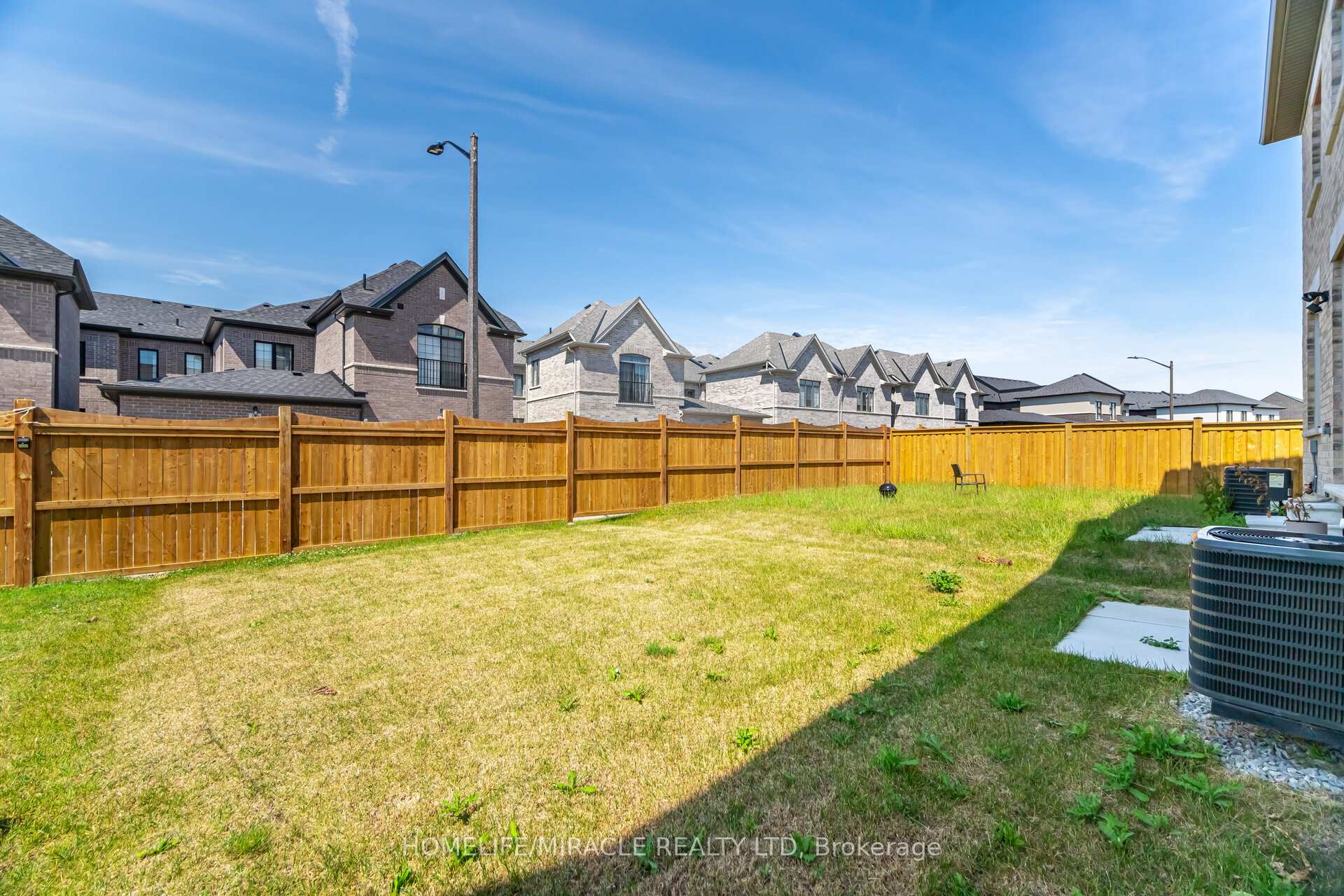 Photo 79 of 10 Van Wart Street, Whitby, Rural Whitby — HOMEH