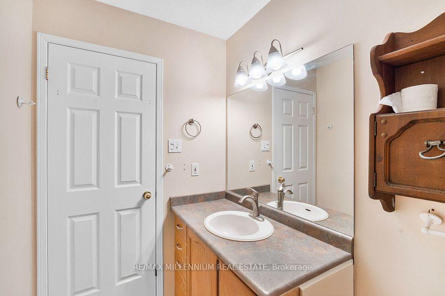 Photo 13 of 44 Hanmer Street E, Barrie, East Bayfield — HOMEH