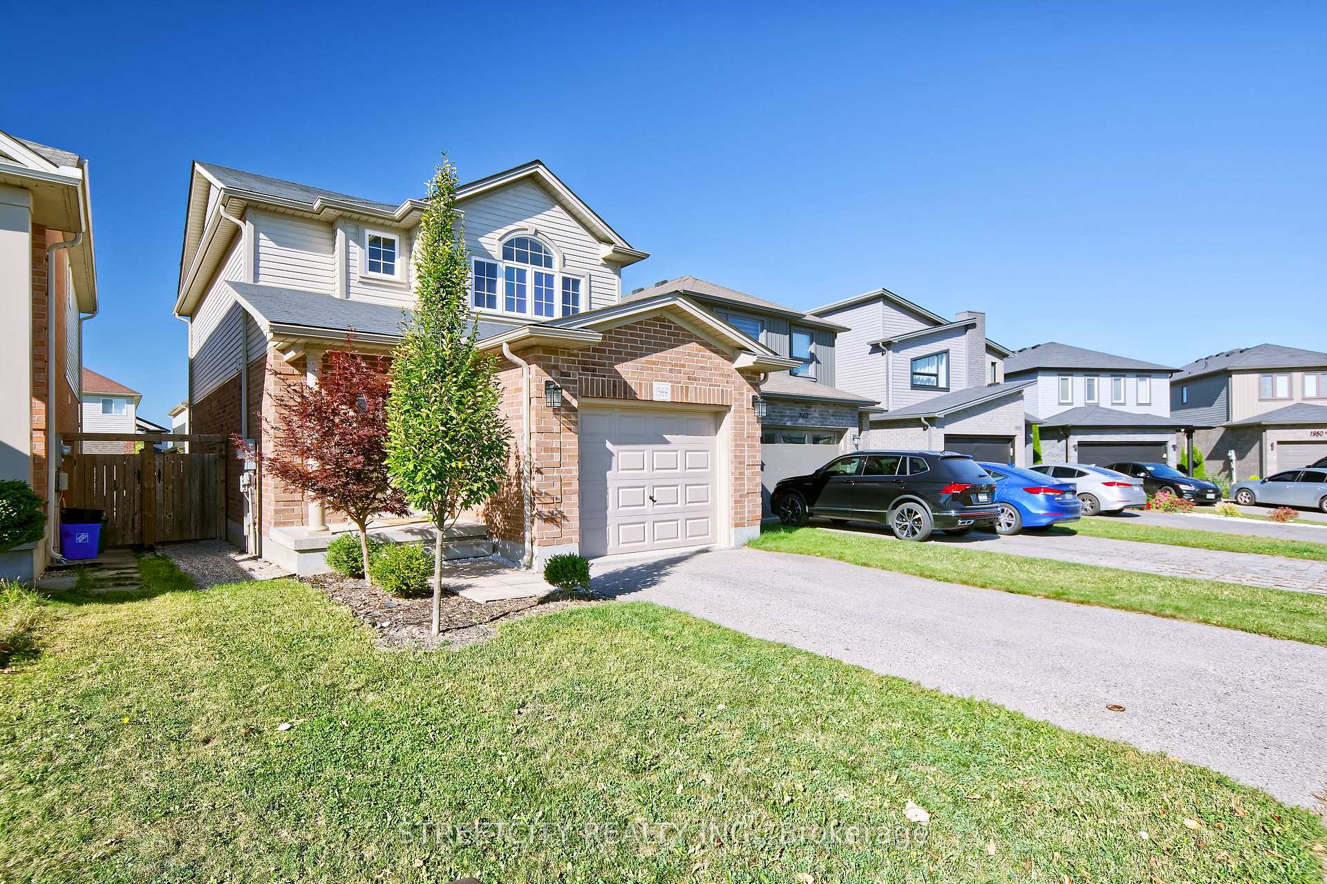 Photo 1 of 1966 Foxridge Crescent, London, North S — HOMEH