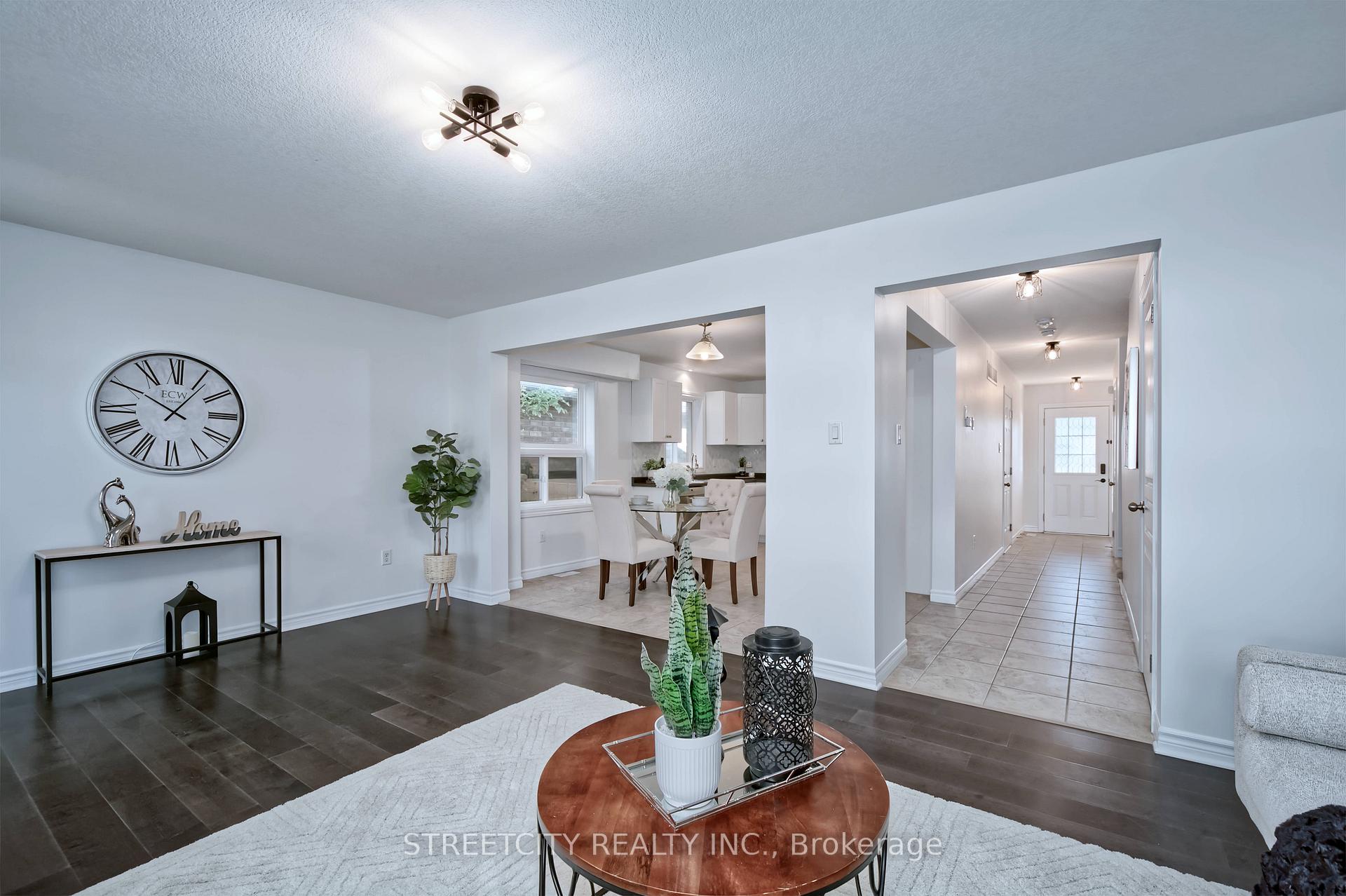 Photo 7 of 1966 Foxridge Crescent, London, North S — HOMEH