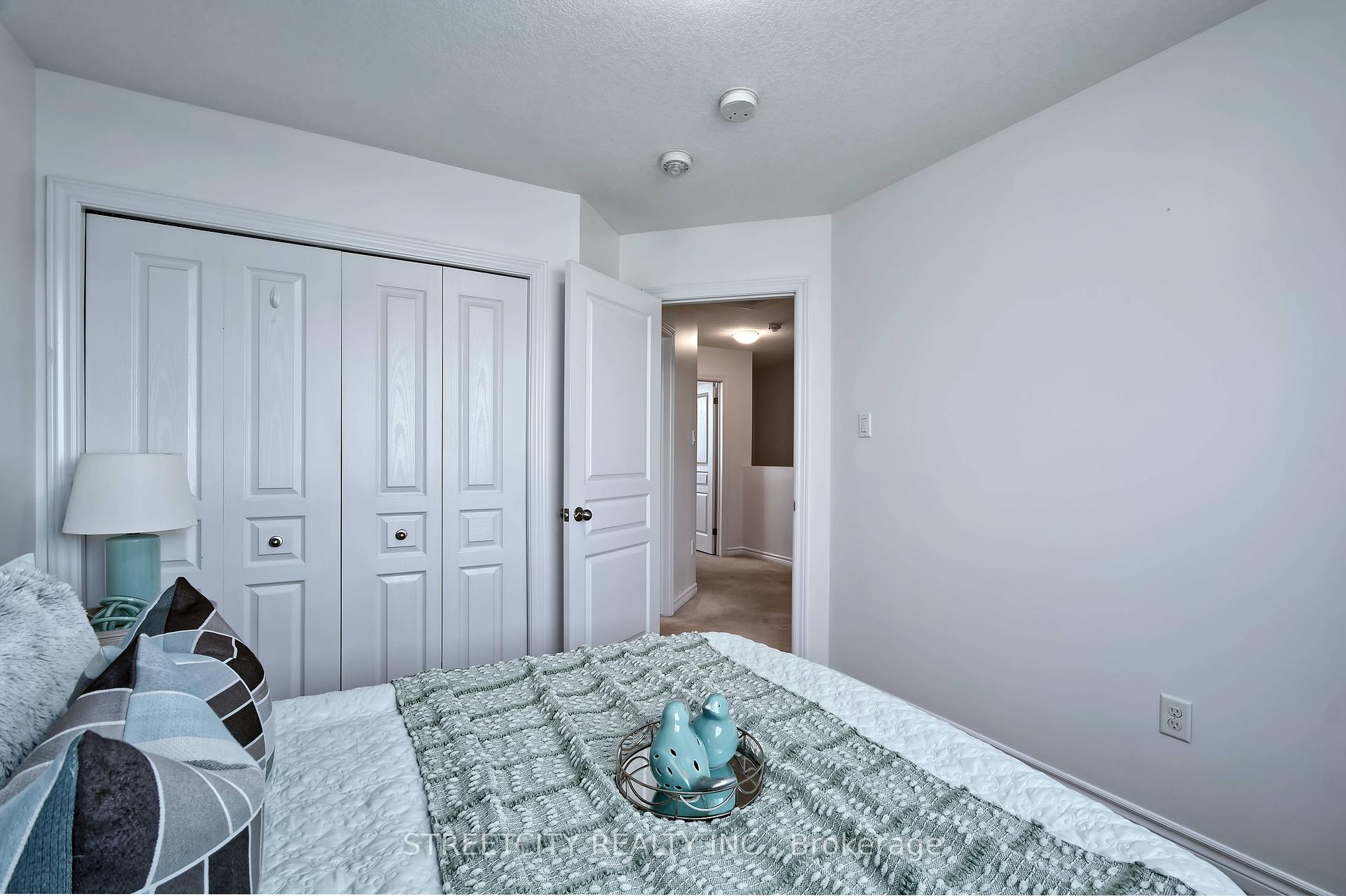 Photo 15 of 1966 Foxridge Crescent, London, North S — HOMEH