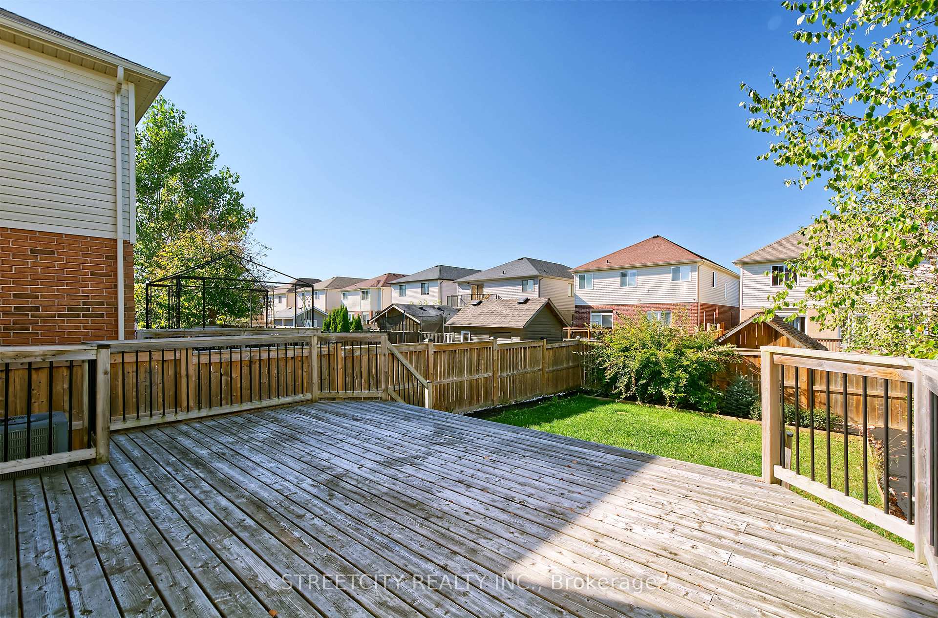 Photo 23 of 1966 Foxridge Crescent, London, North S — HOMEH
