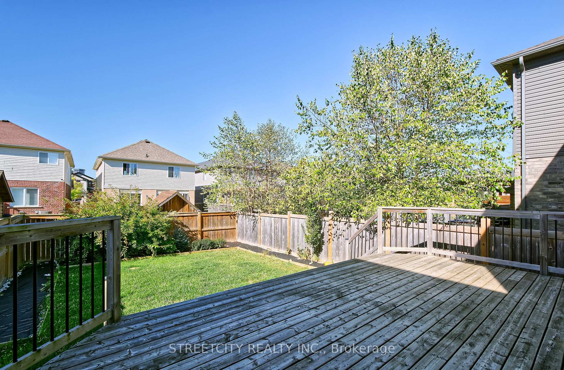 Photo 24 of 1966 Foxridge Crescent, London, North S — HOMEH