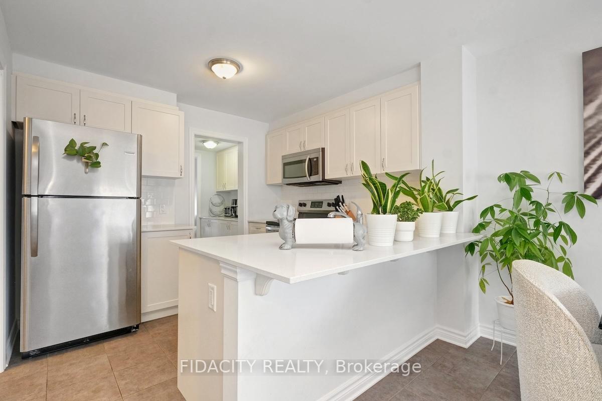 Photo 7 of 111 Gelderland Private, Ottawa, Kanata - Emerald Meadows/Trailwest — HOMEH