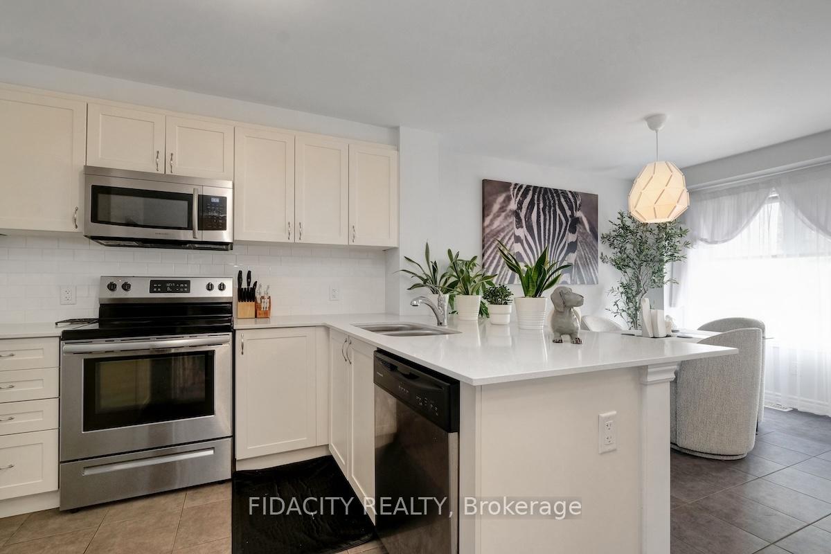 Photo 9 of 111 Gelderland Private, Ottawa, Kanata - Emerald Meadows/Trailwest — HOMEH