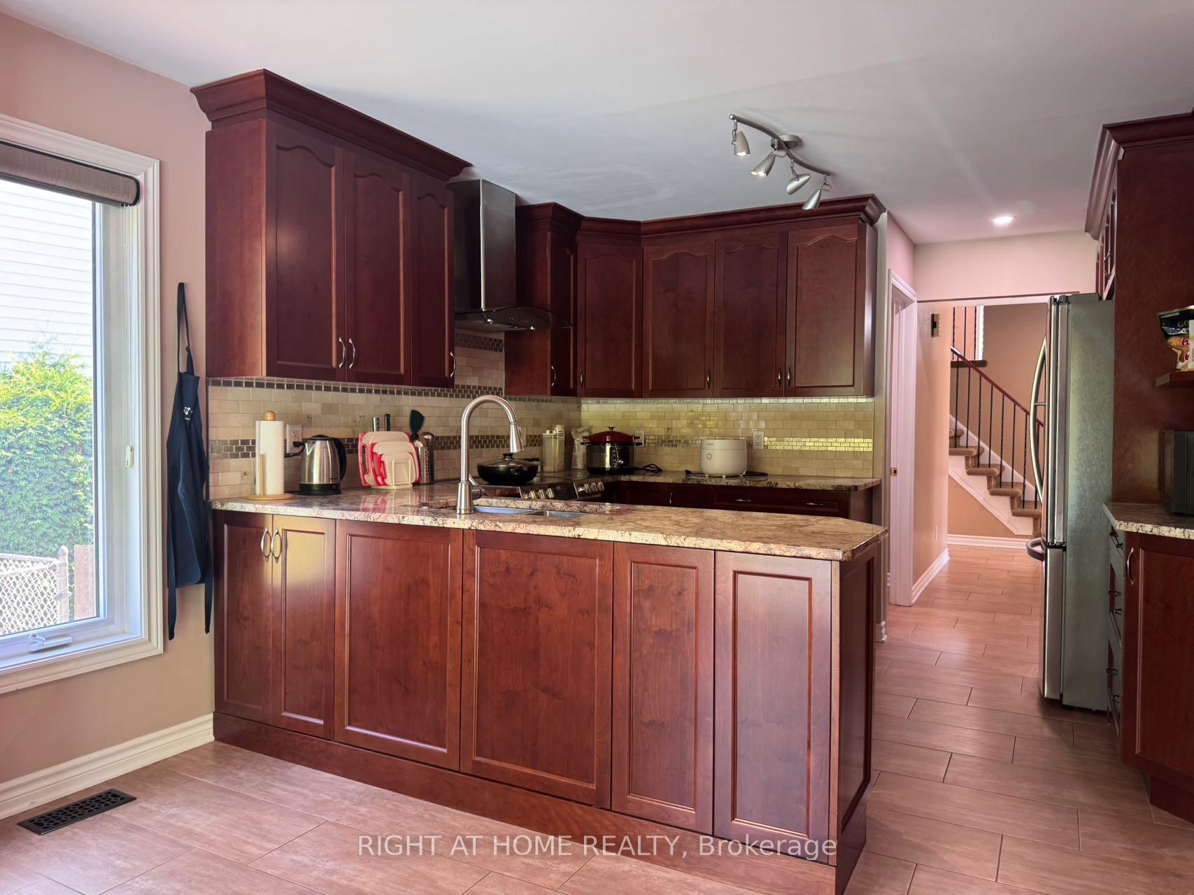 Photo 10 of 155 Springwater Drive, Ottawa, Kanata - Bridlewood — HOMEH